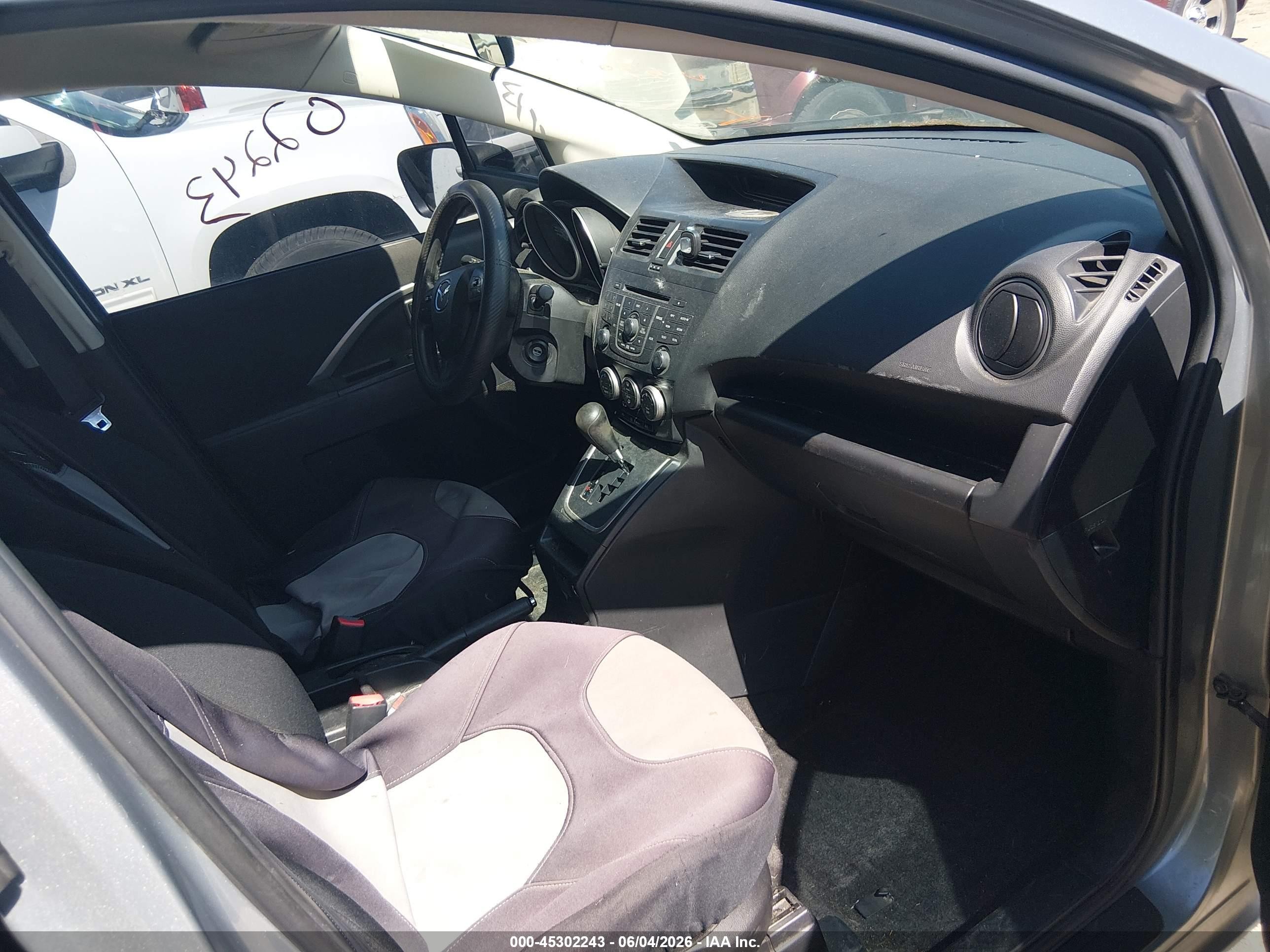 2012 Mazda Mazda5 Sport Серебряный vin: JM1CW2BL0C0136180