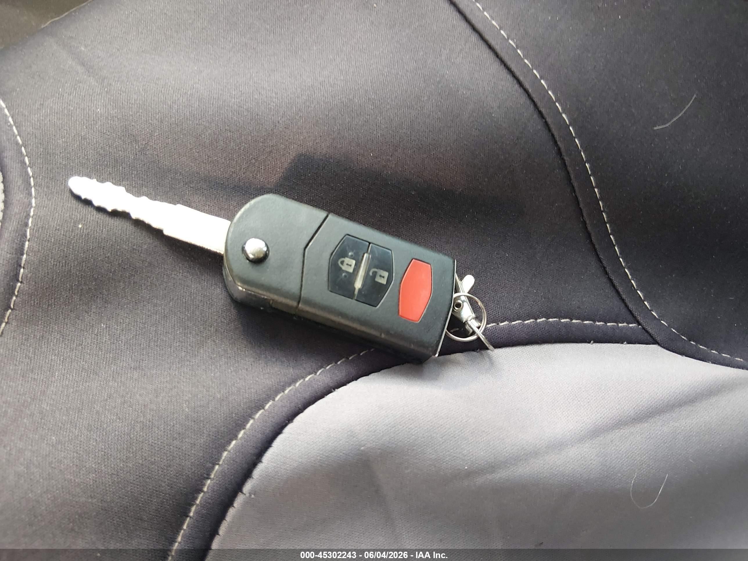 2012 Mazda Mazda5 Sport Серебряный vin: JM1CW2BL0C0136180