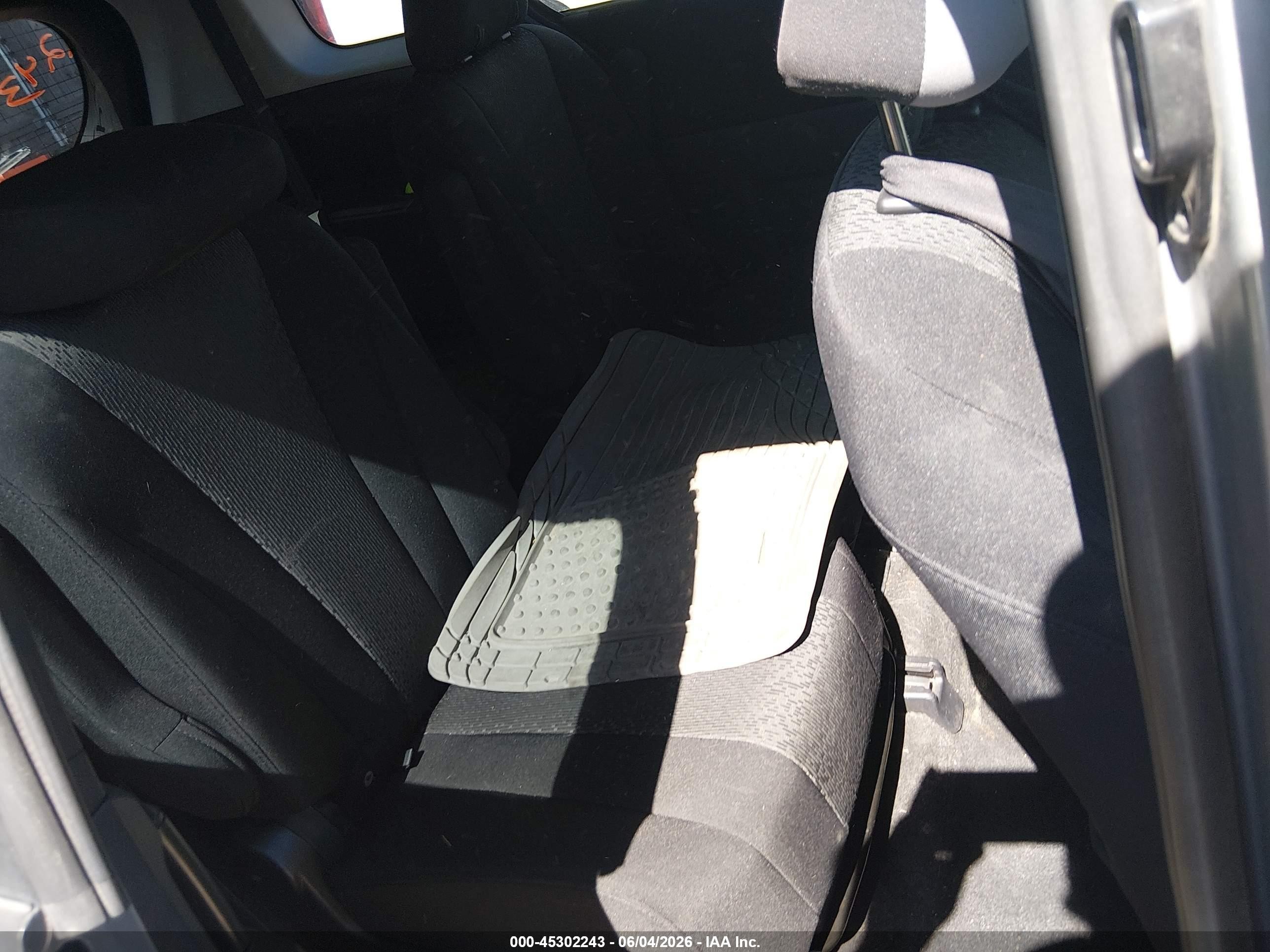 2012 Mazda Mazda5 Sport Серебряный vin: JM1CW2BL0C0136180