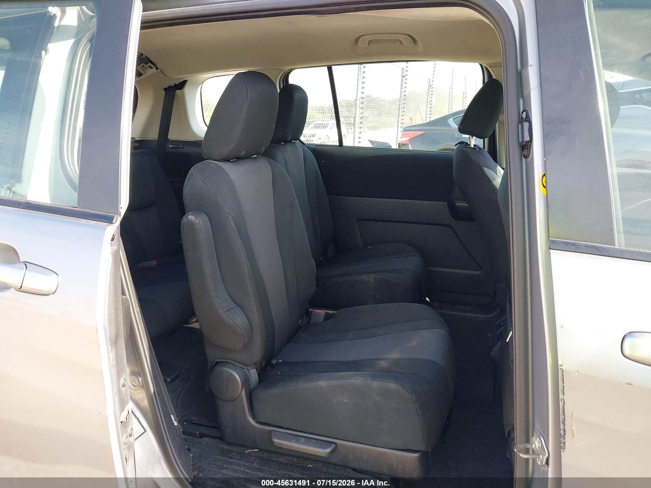 2013 Mazda Mazda5 Sport Silver vin: JM1CW2BL1D0147996