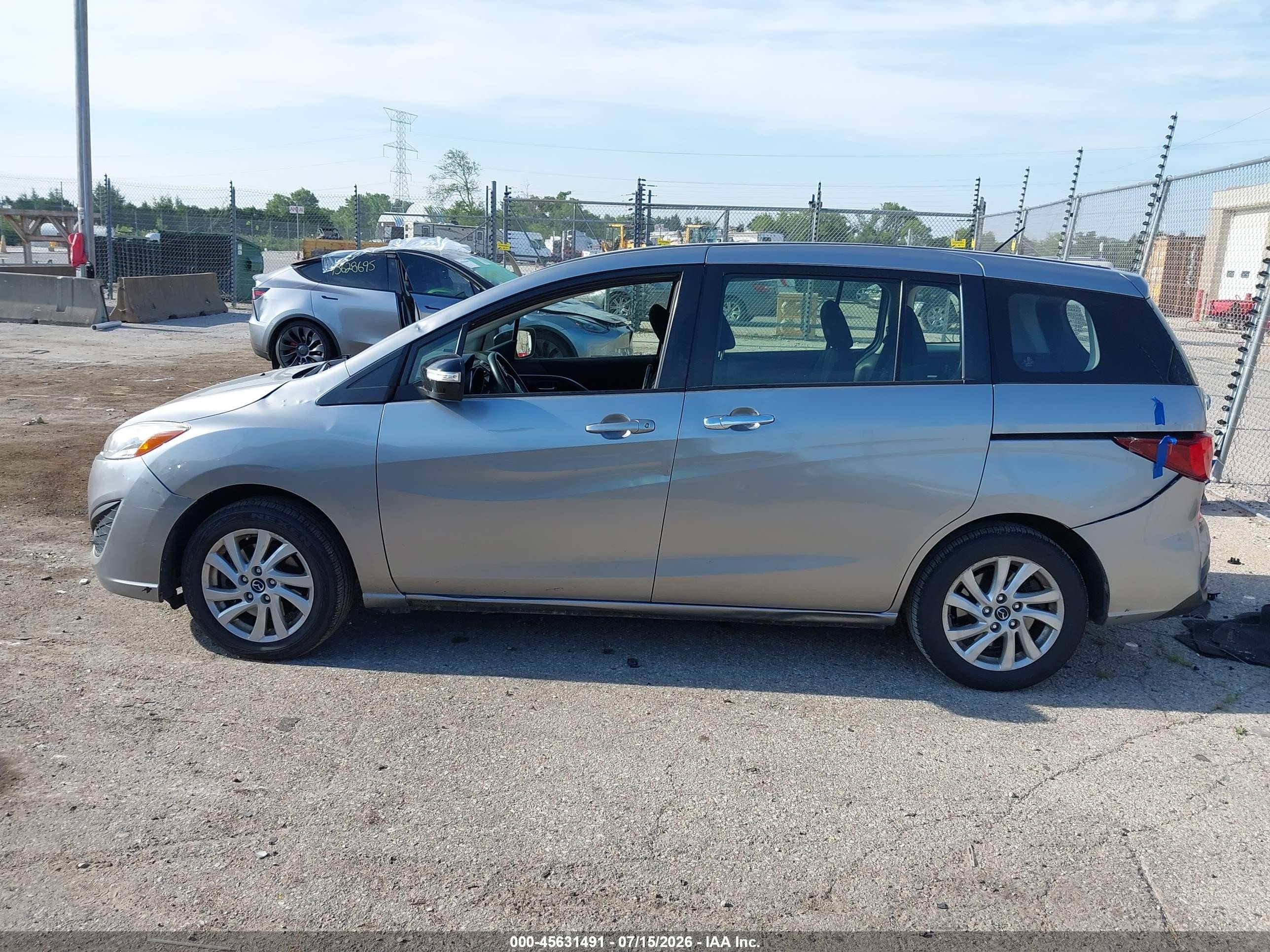 2013 Mazda Mazda5 Sport Silver vin: JM1CW2BL1D0147996