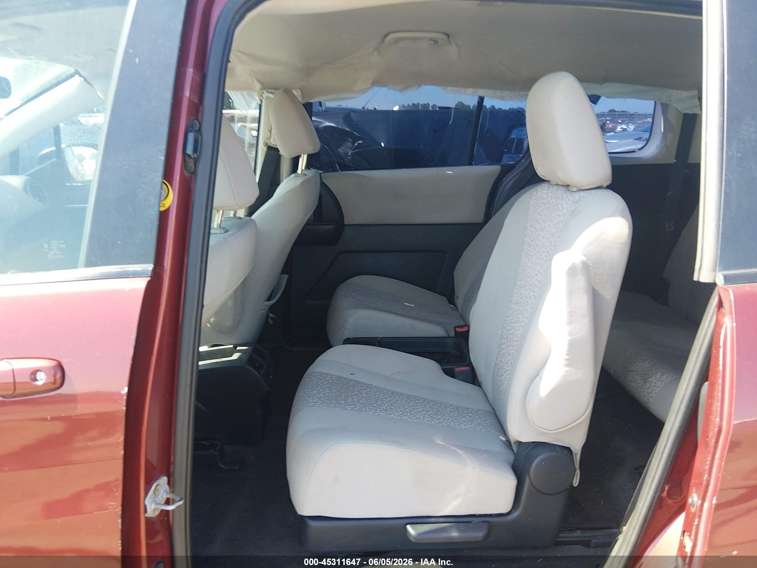 2012 Mazda Mazda5 Sport Red vin: JM1CW2BL2C0110096