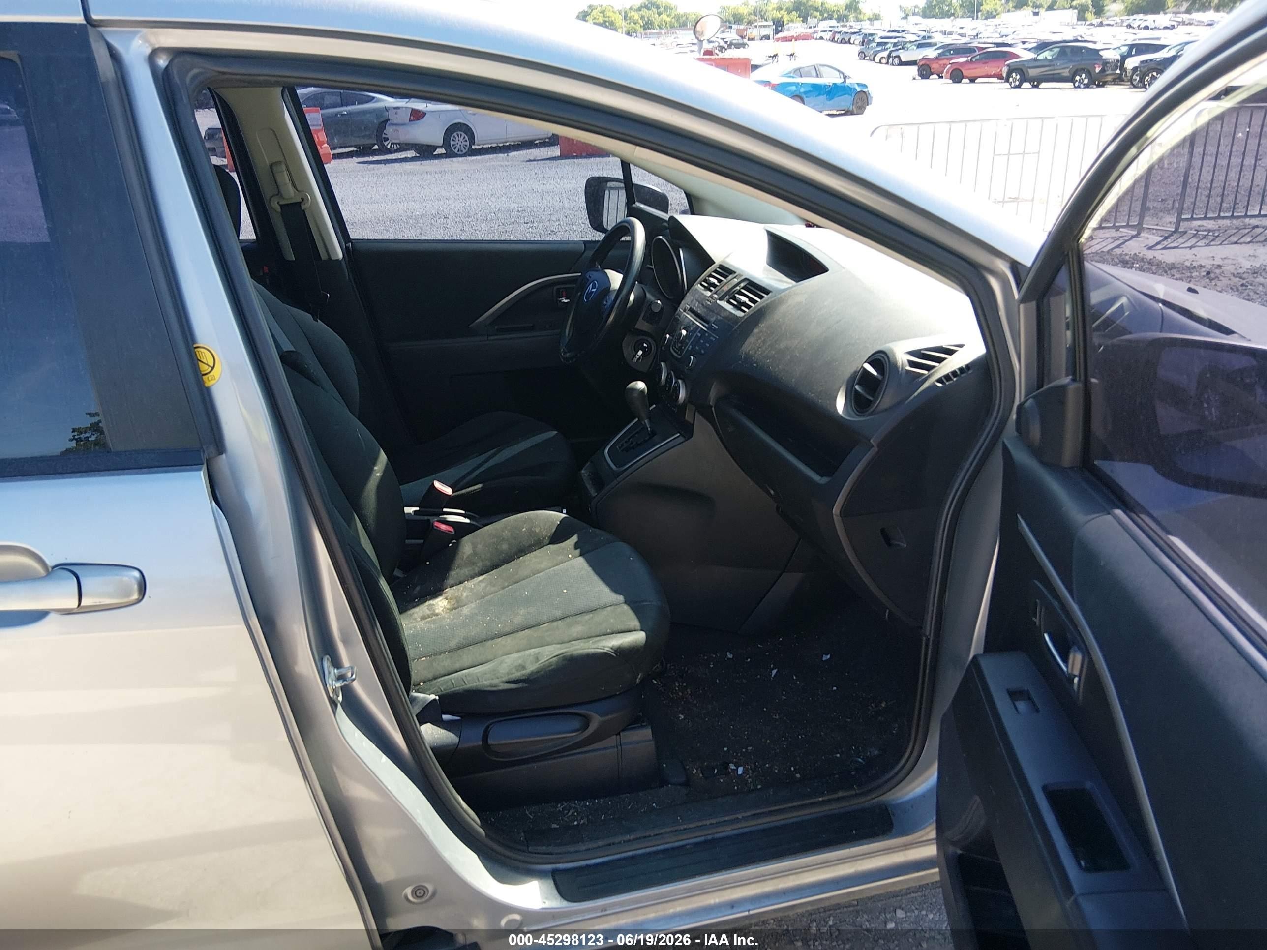 2013 Mazda Mazda5 Sport Silver vin: JM1CW2BL2D0146310