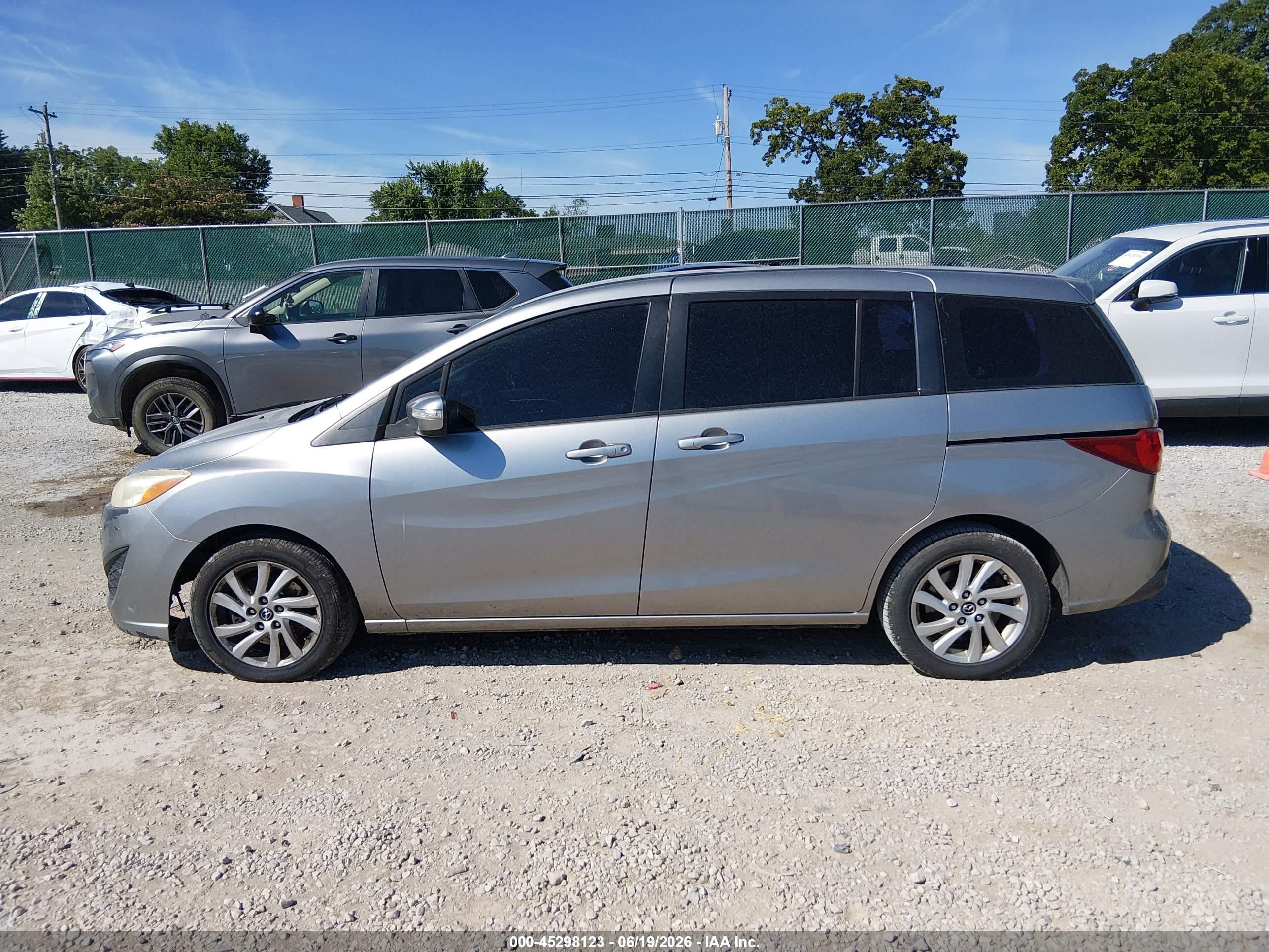 2013 Mazda Mazda5 Sport Silver vin: JM1CW2BL2D0146310
