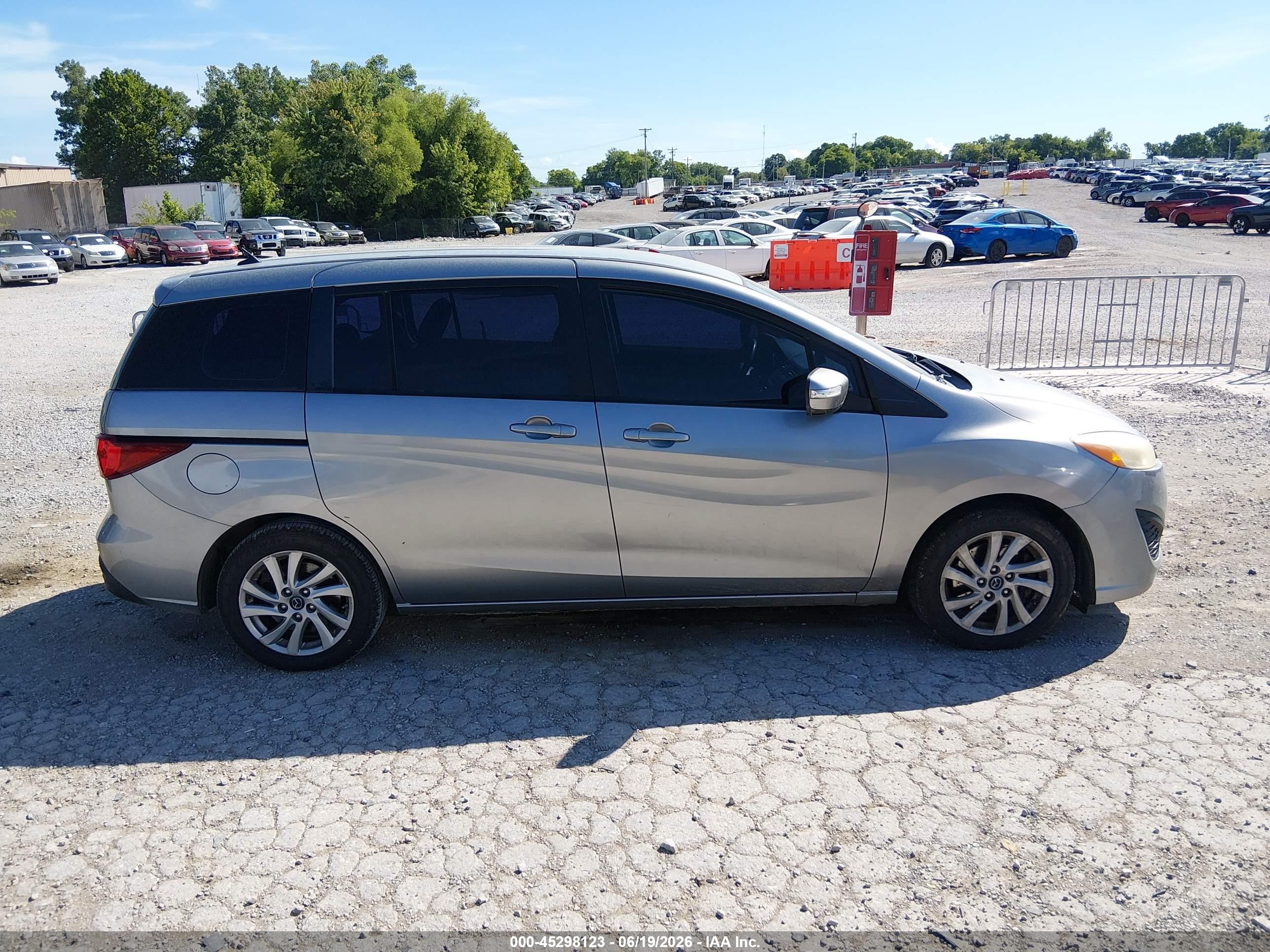 2013 Mazda Mazda5 Sport Silver vin: JM1CW2BL2D0146310
