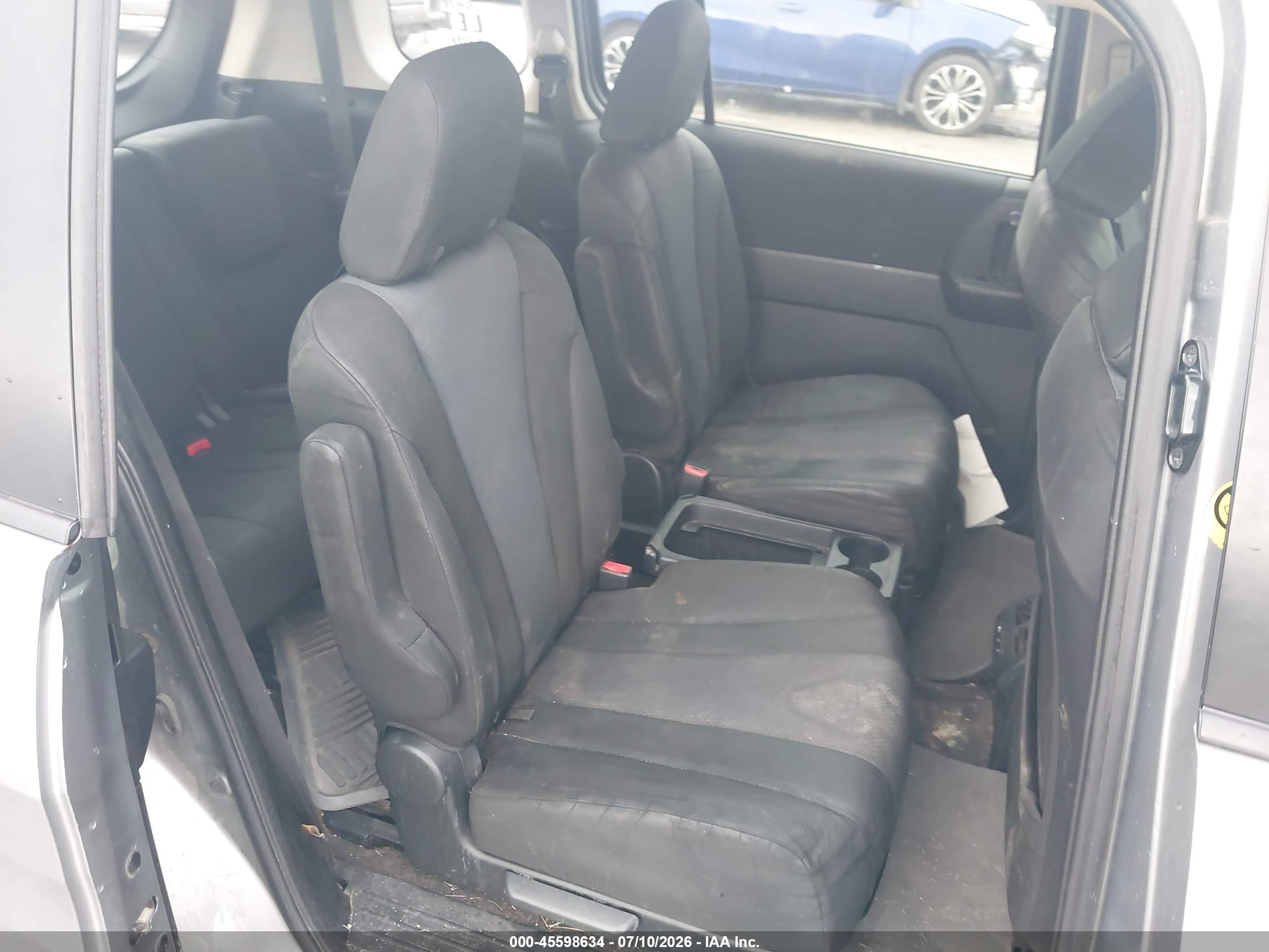 2014 Mazda Mazda5 Sport Silver vin: JM1CW2BL2E0165554