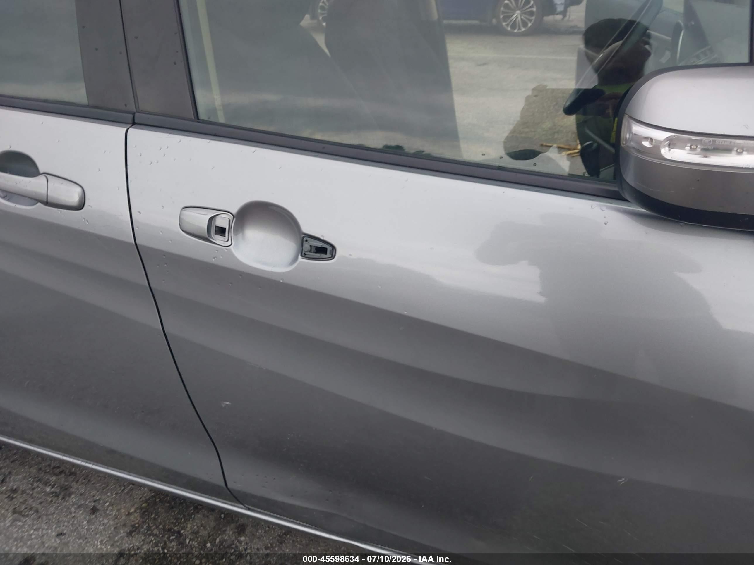 2014 Mazda Mazda5 Sport Silver vin: JM1CW2BL2E0165554