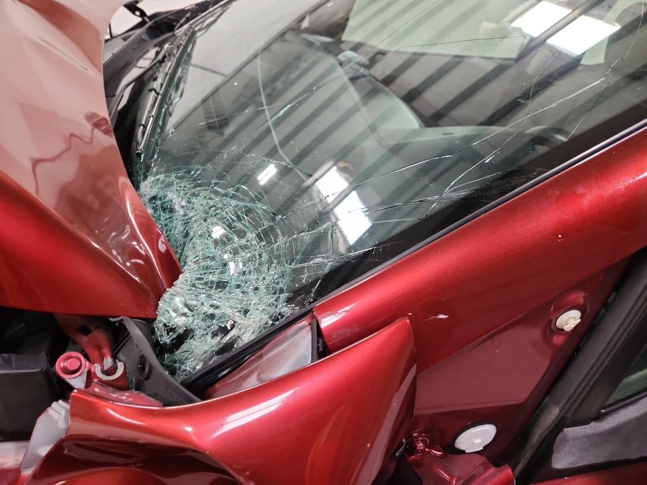 2012 Mazda 5 Red vin: JM1CW2BL3C0144046 Damage: Windshield, Broken, Replacement Required