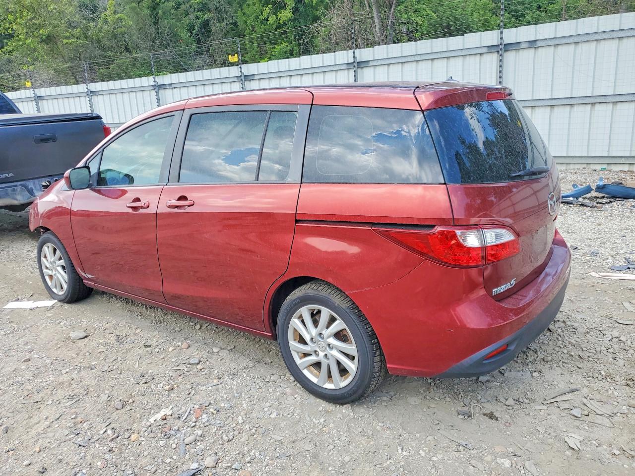 2012 Mazda 5 Burgundy vin: JM1CW2BL4C0118829