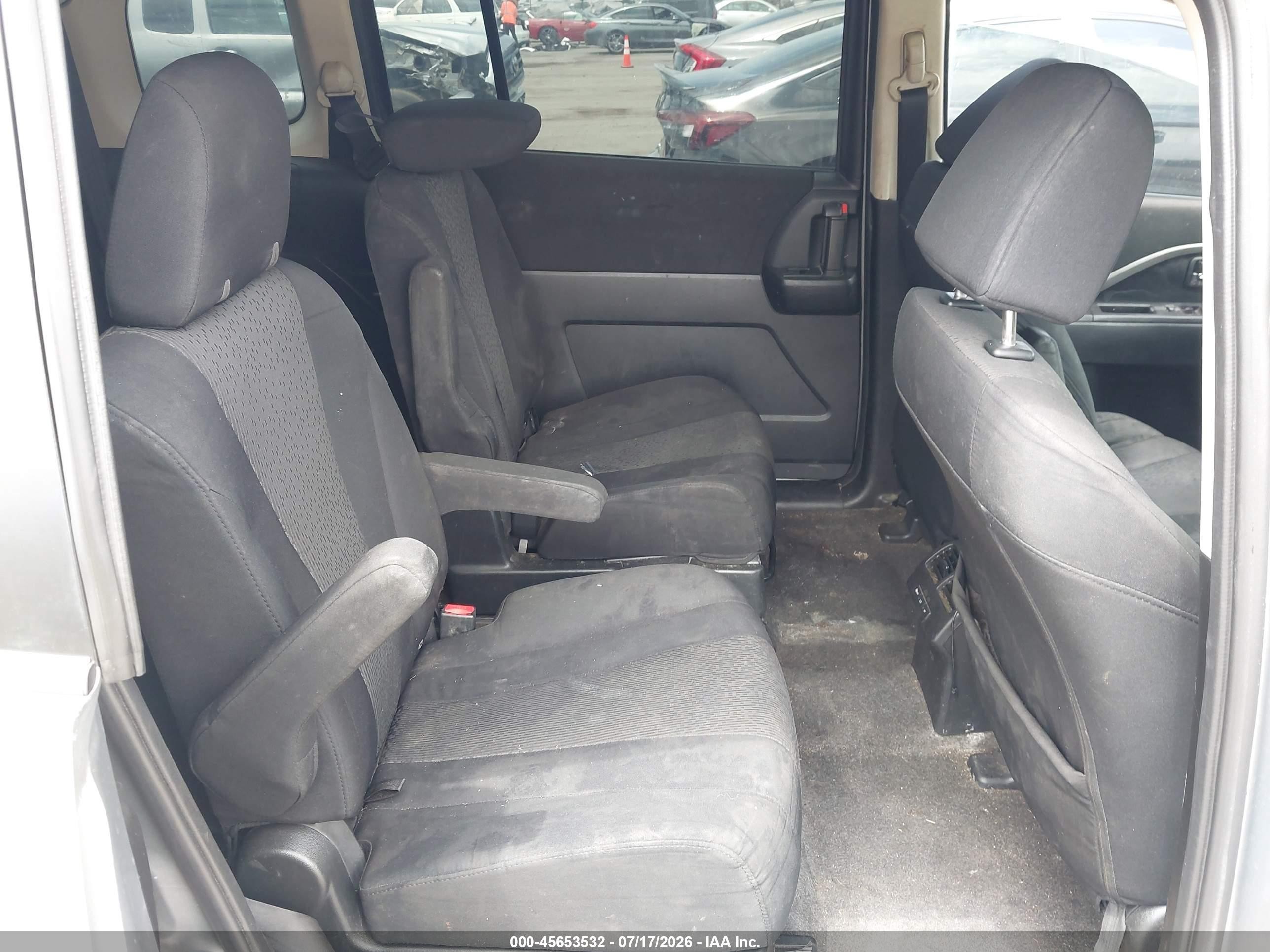 2012 Mazda Mazda5 Sport Серебряный vin: JM1CW2BL4C0125568