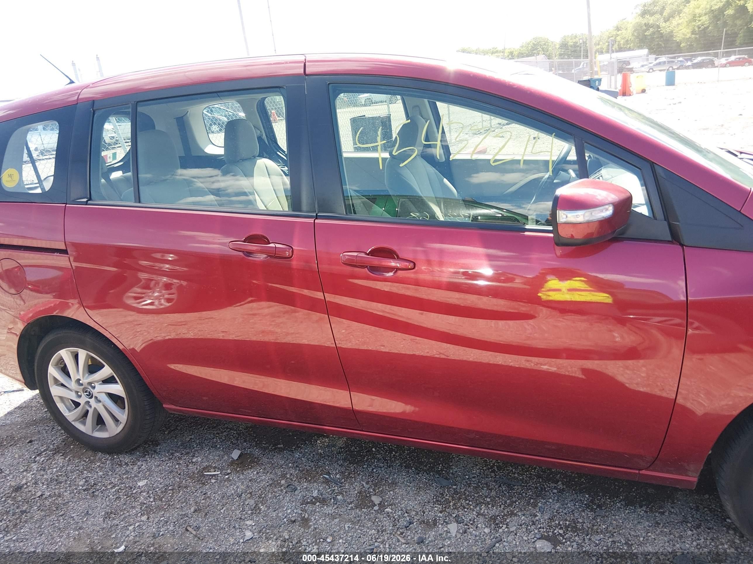 2015 Mazda Mazda5 Sport Red vin: JM1CW2BL4F0182079