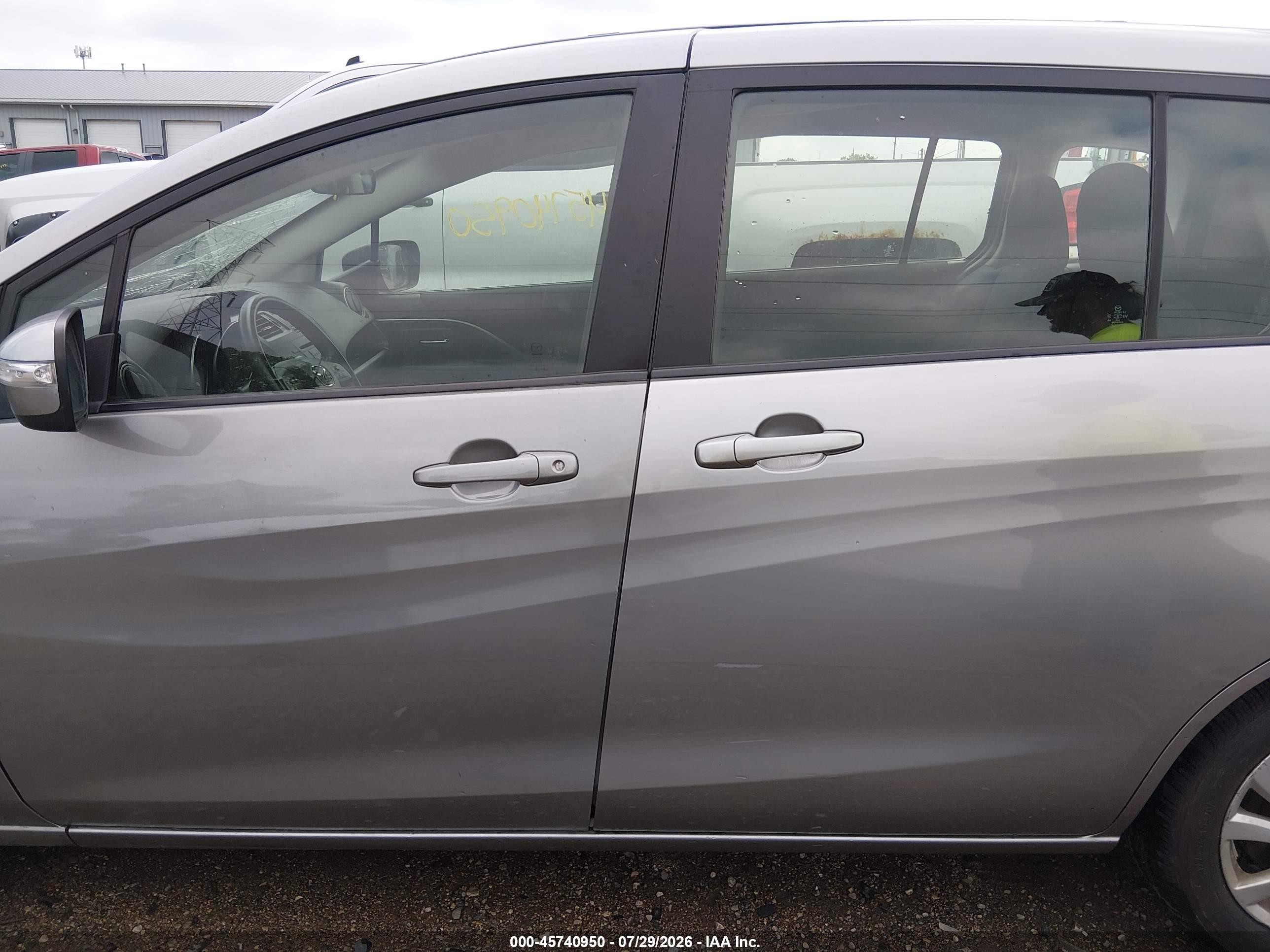 2013 Mazda Mazda5 Sport Silver vin: JM1CW2BL6D0146679