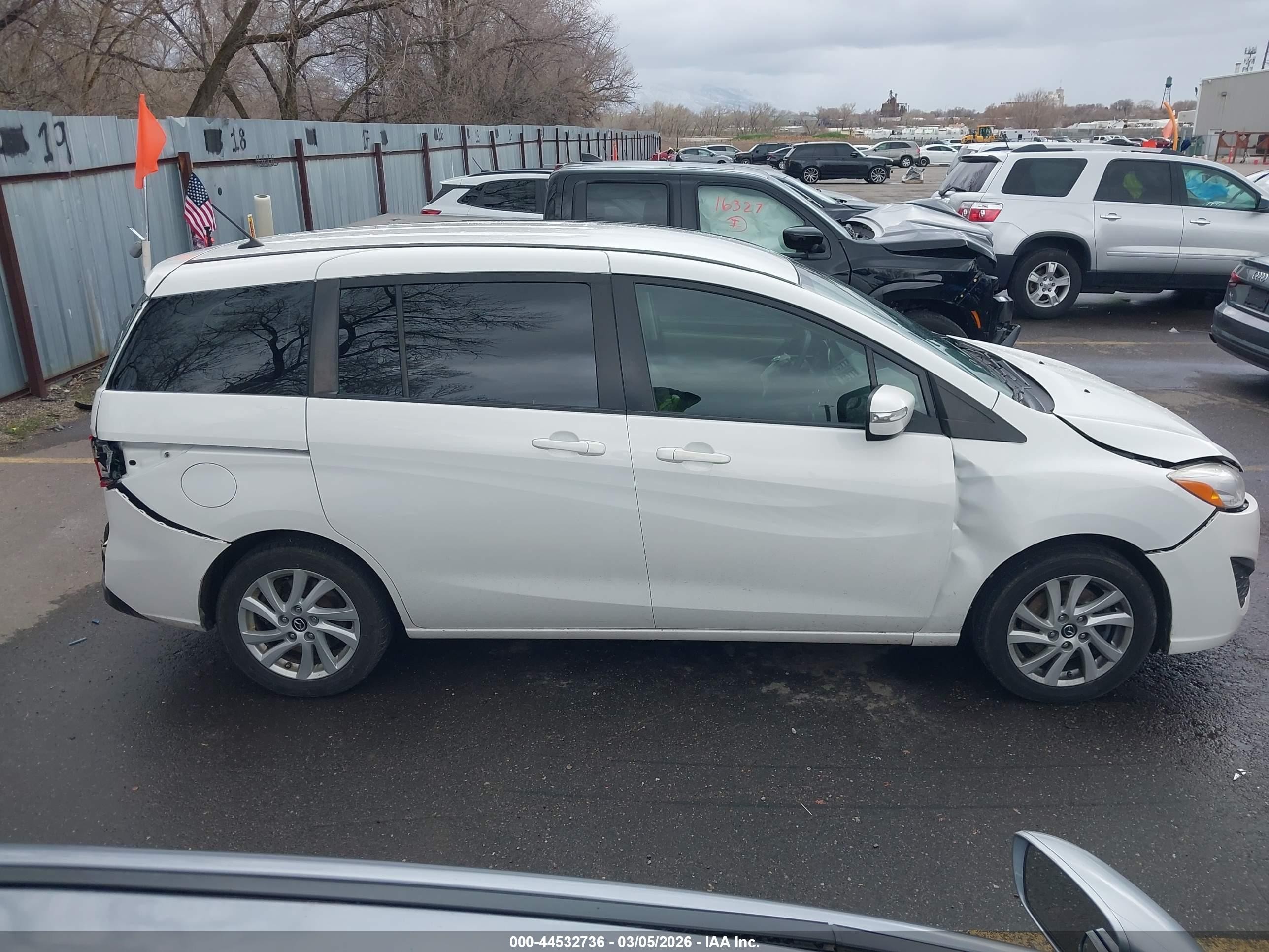 2015 Mazda Mazda5 Sport White vin: JM1CW2BL7F0179967