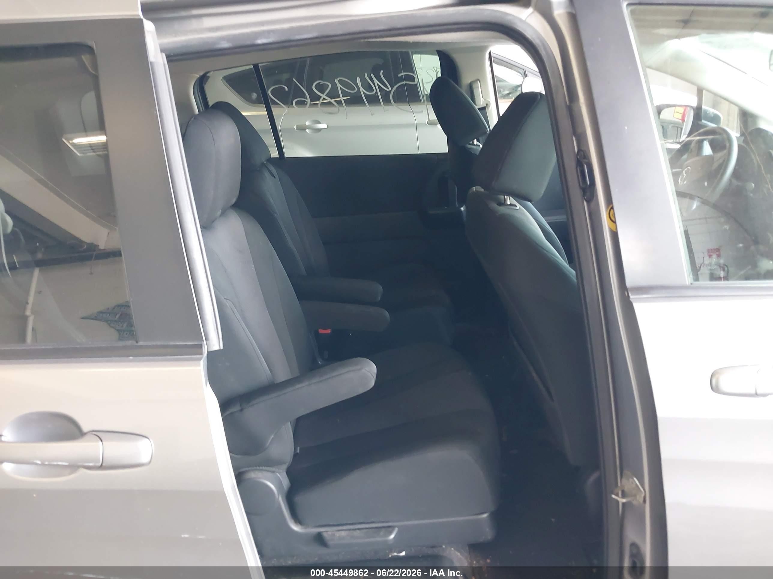 2015 Mazda Mazda5 Sport Silver vin: JM1CW2BL8F0181727