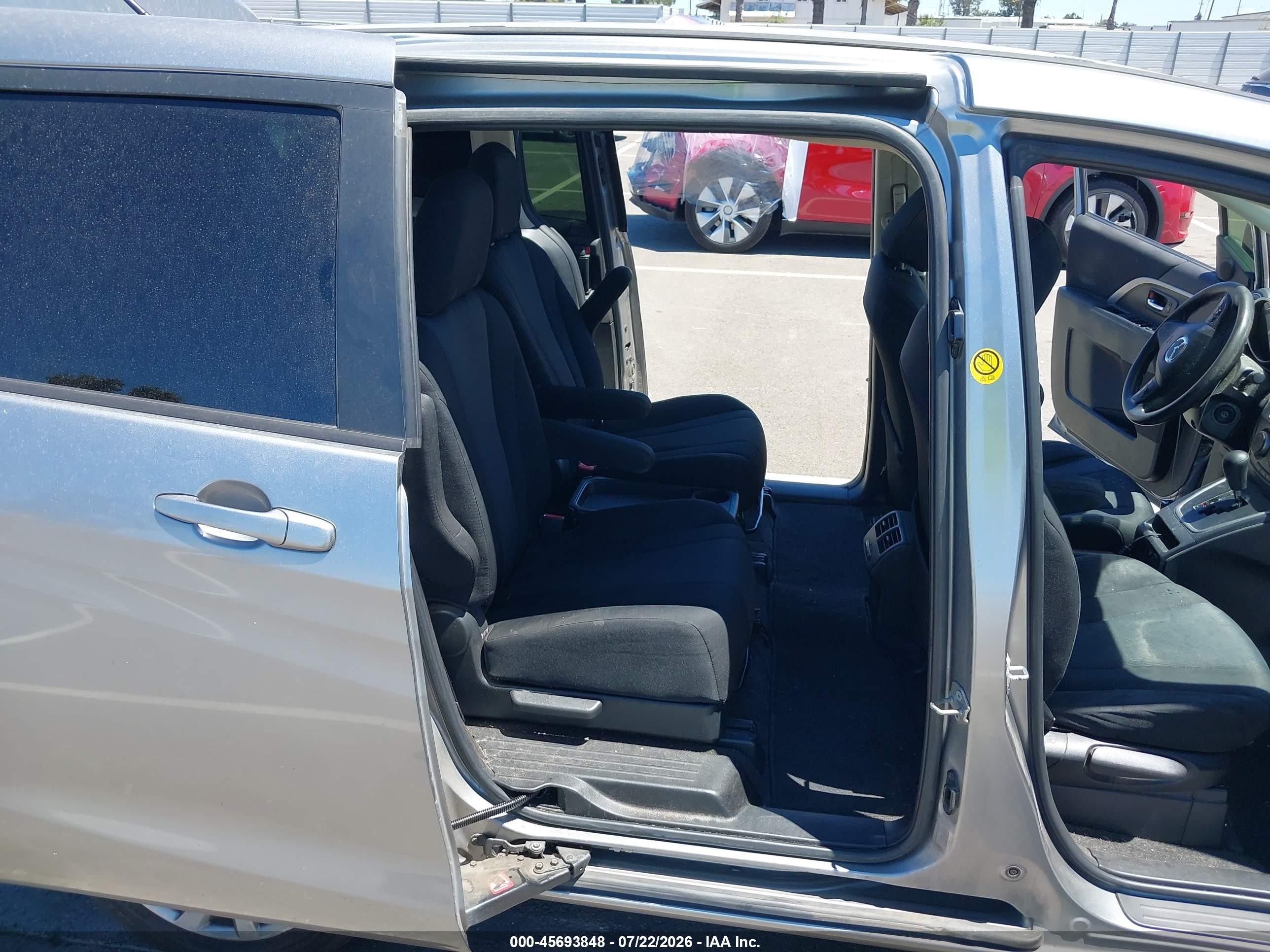 2014 Mazda Mazda5 Sport Silver vin: JM1CW2BL9E0177703