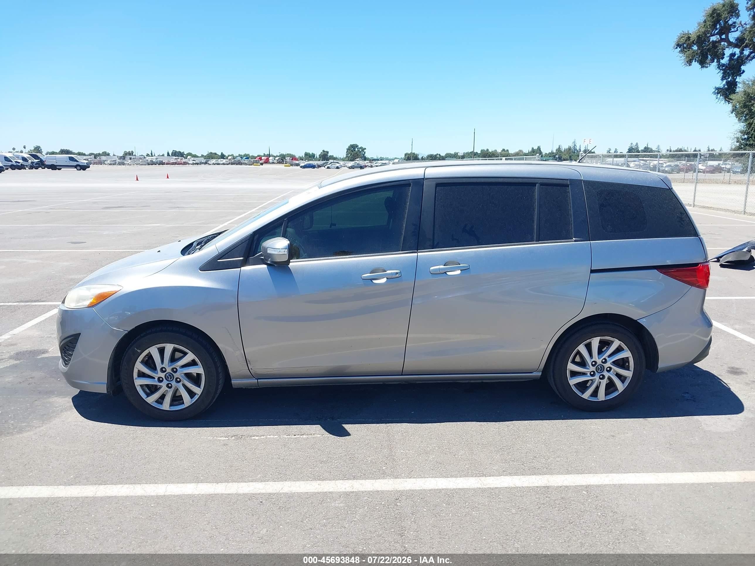 2014 Mazda Mazda5 Sport Silver vin: JM1CW2BL9E0177703