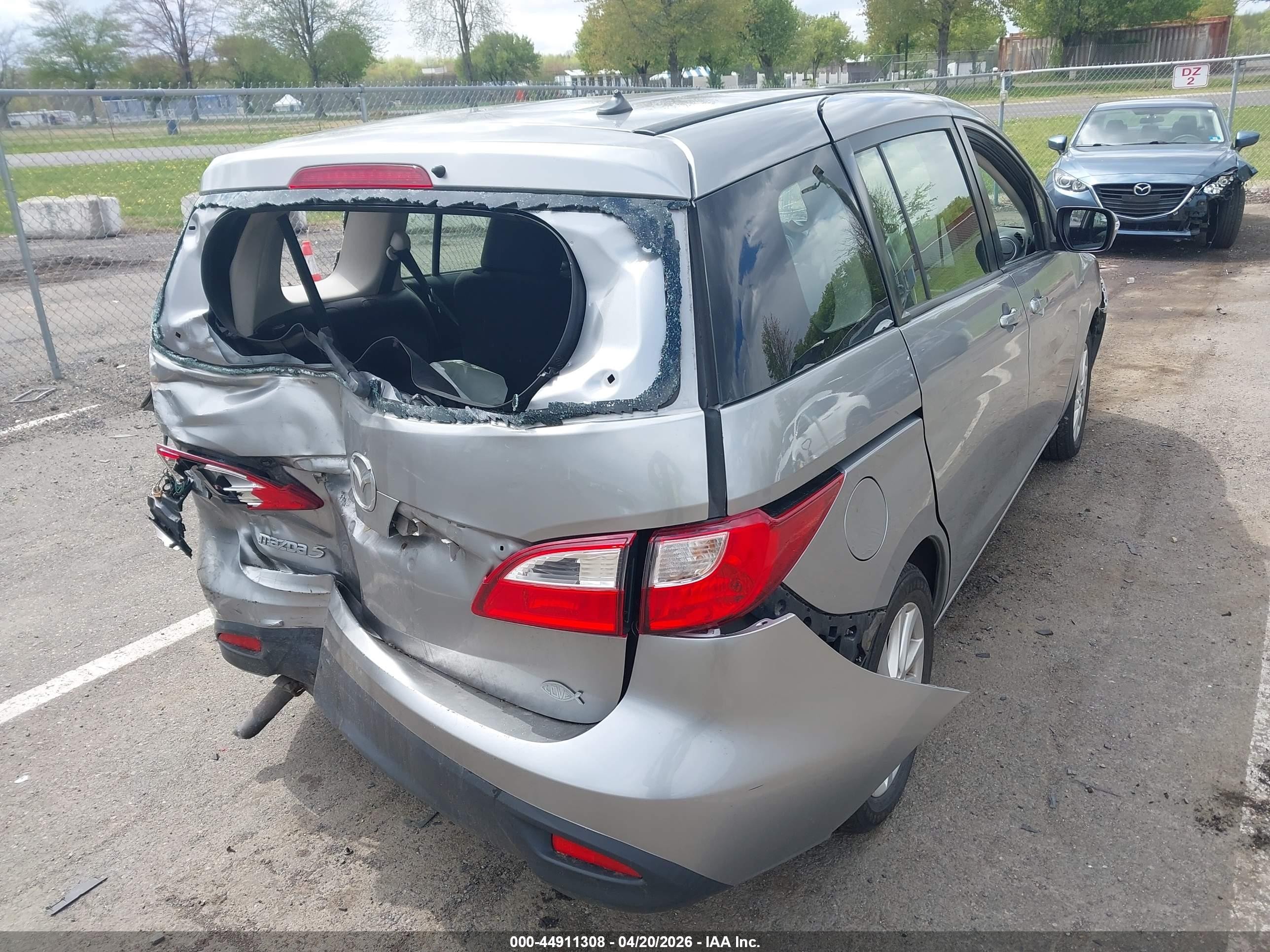 2015 Mazda Mazda5 Sport Silver vin: JM1CW2BL9F0184359