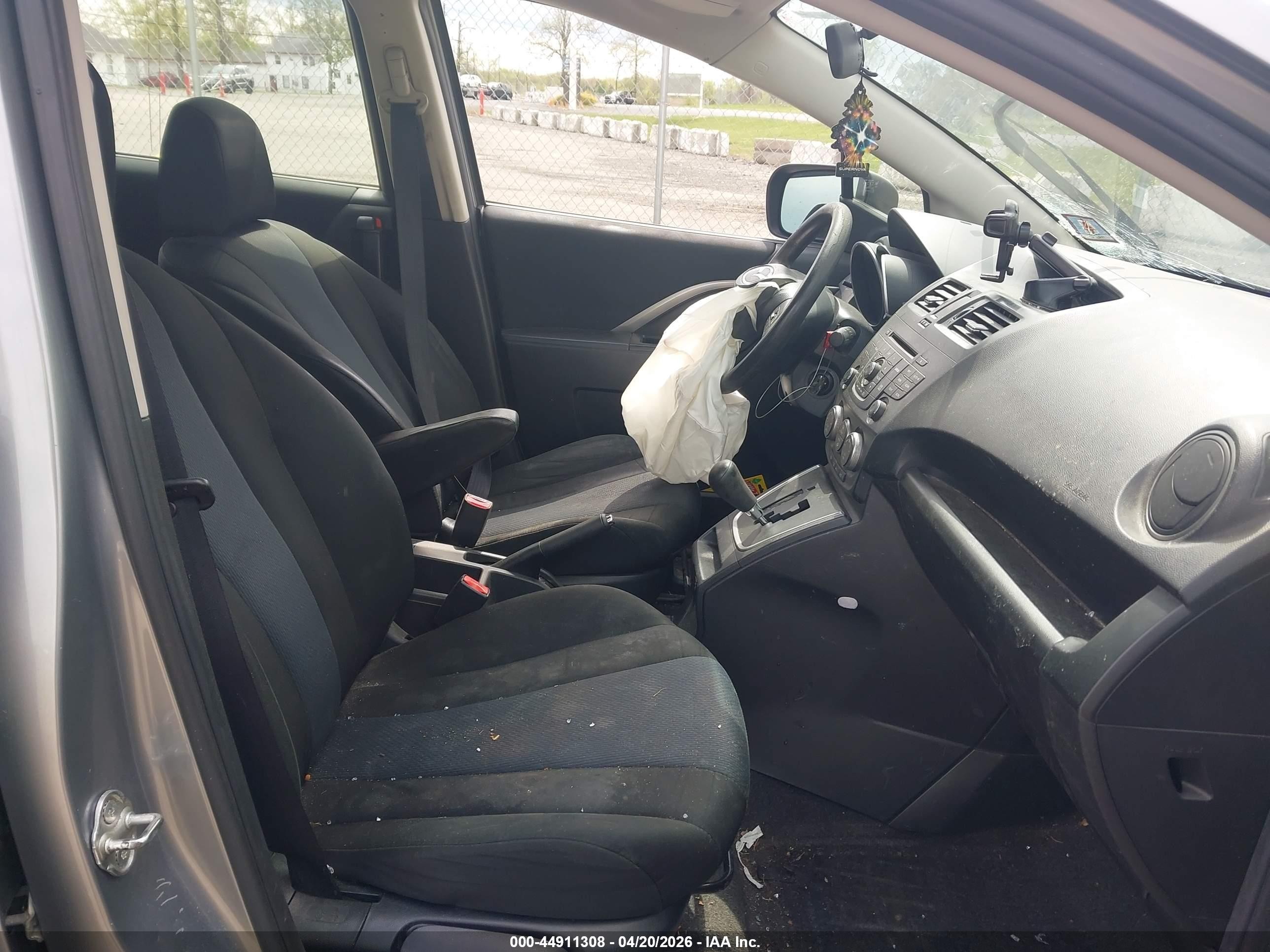2015 Mazda Mazda5 Sport Silver vin: JM1CW2BL9F0184359