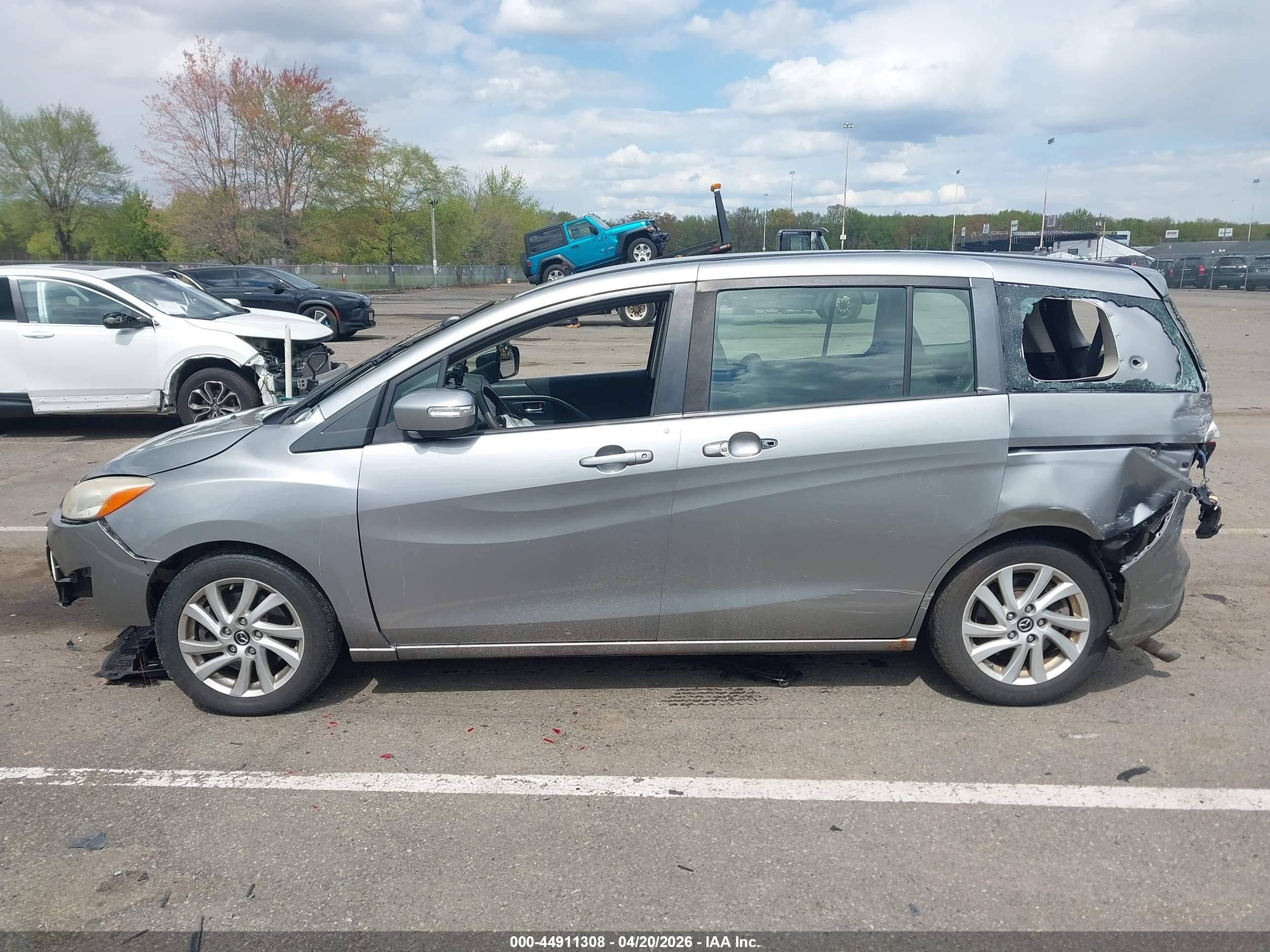 2015 Mazda Mazda5 Sport Silver vin: JM1CW2BL9F0184359