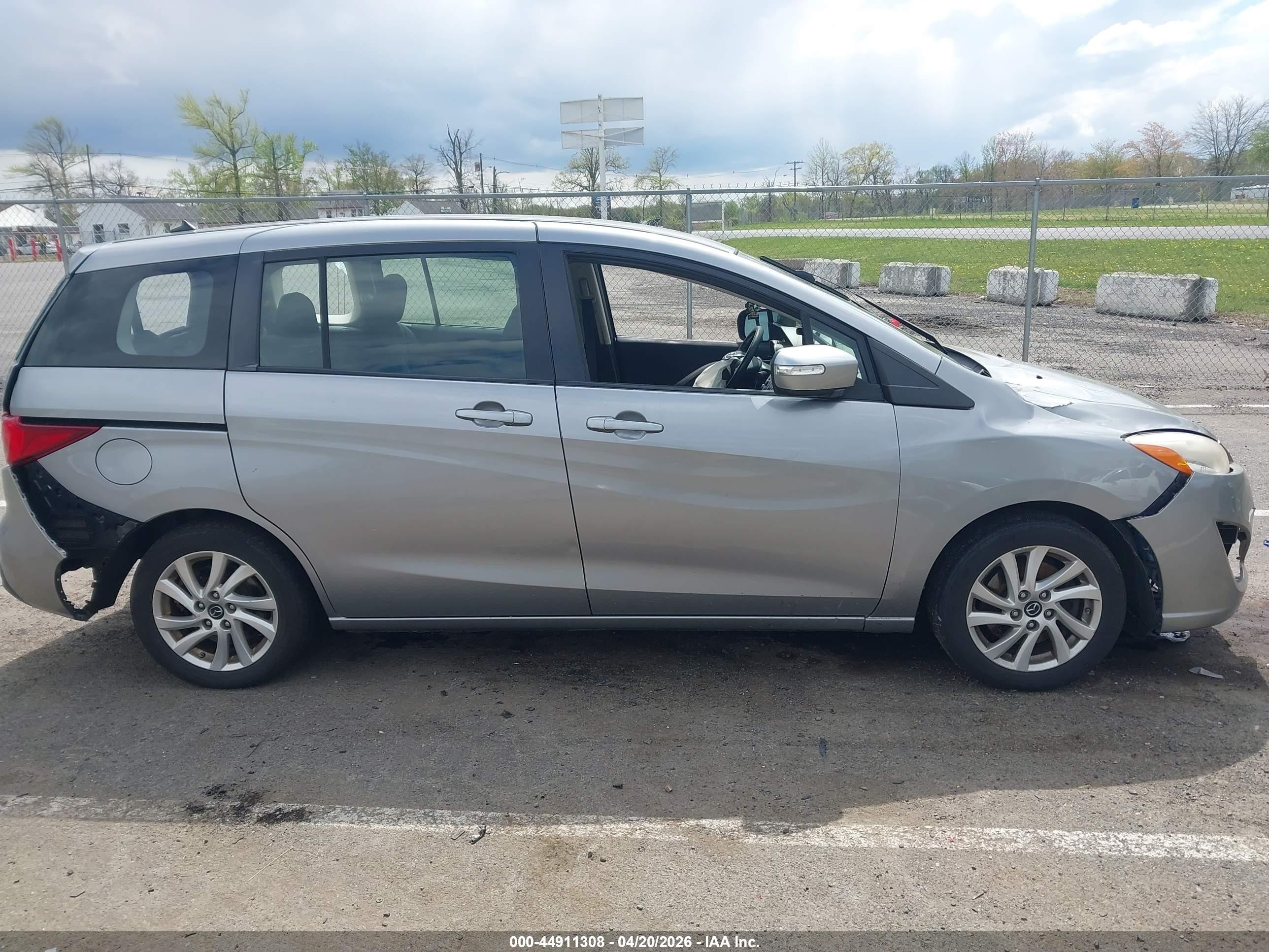 2015 Mazda Mazda5 Sport Silver vin: JM1CW2BL9F0184359