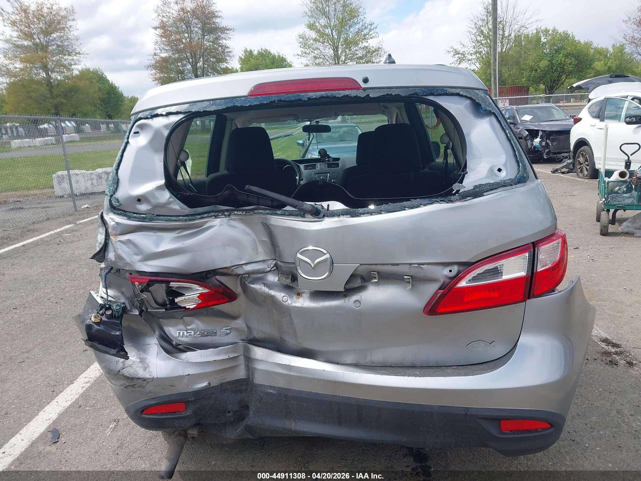 2015 Mazda Mazda5 Sport Silver vin: JM1CW2BL9F0184359