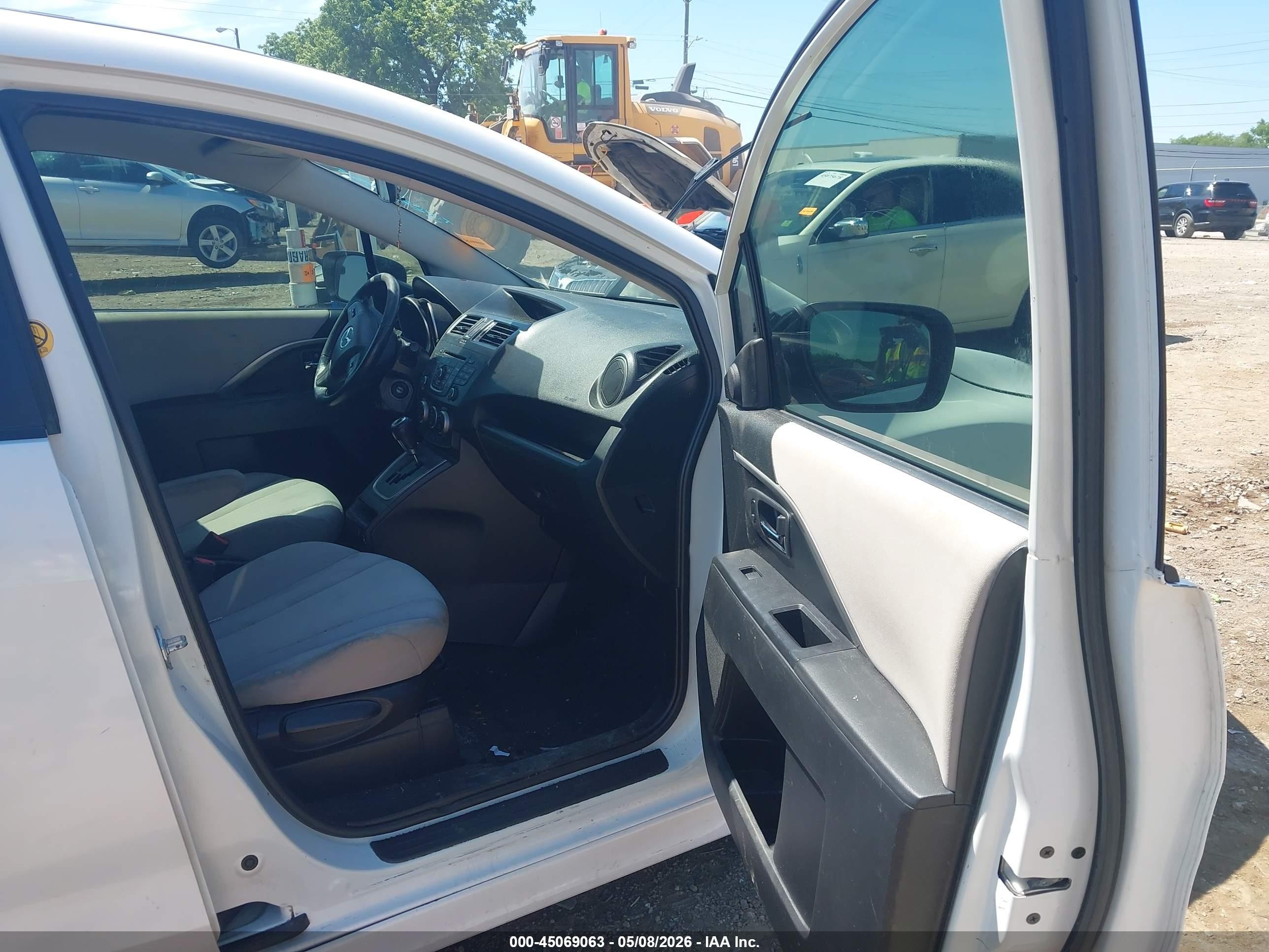2013 Mazda Mazda5 Touring White vin: JM1CW2CL2D0151263