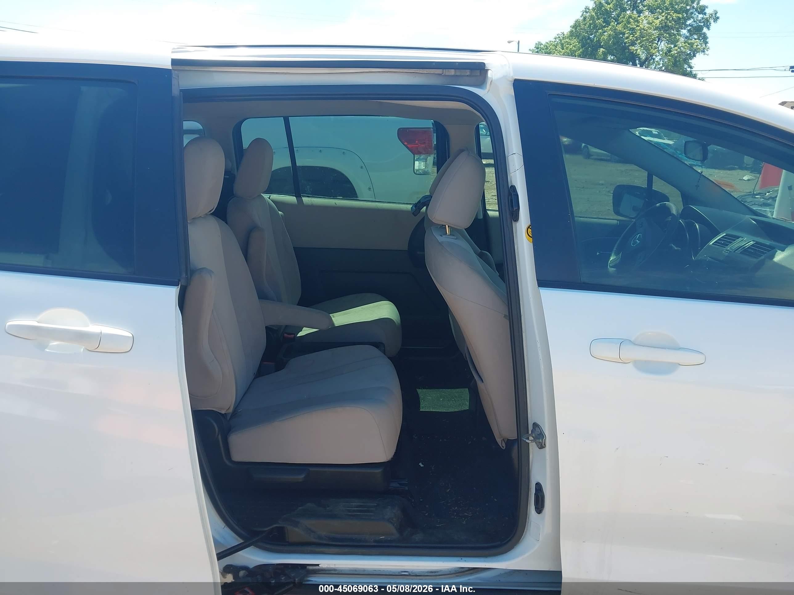 2013 Mazda Mazda5 Touring White vin: JM1CW2CL2D0151263