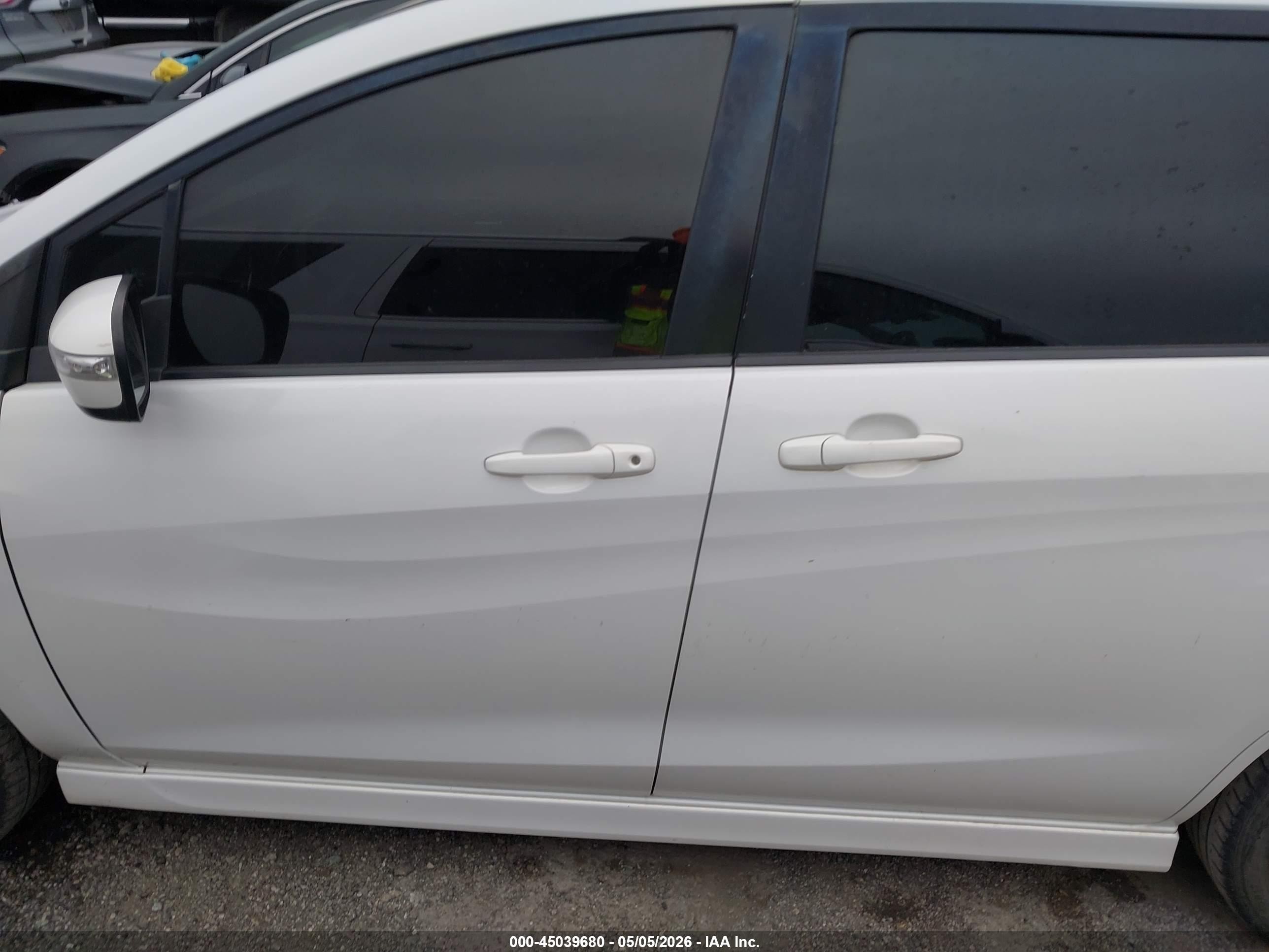 2013 Mazda Mazda5 Touring White vin: JM1CW2CL7D0160332