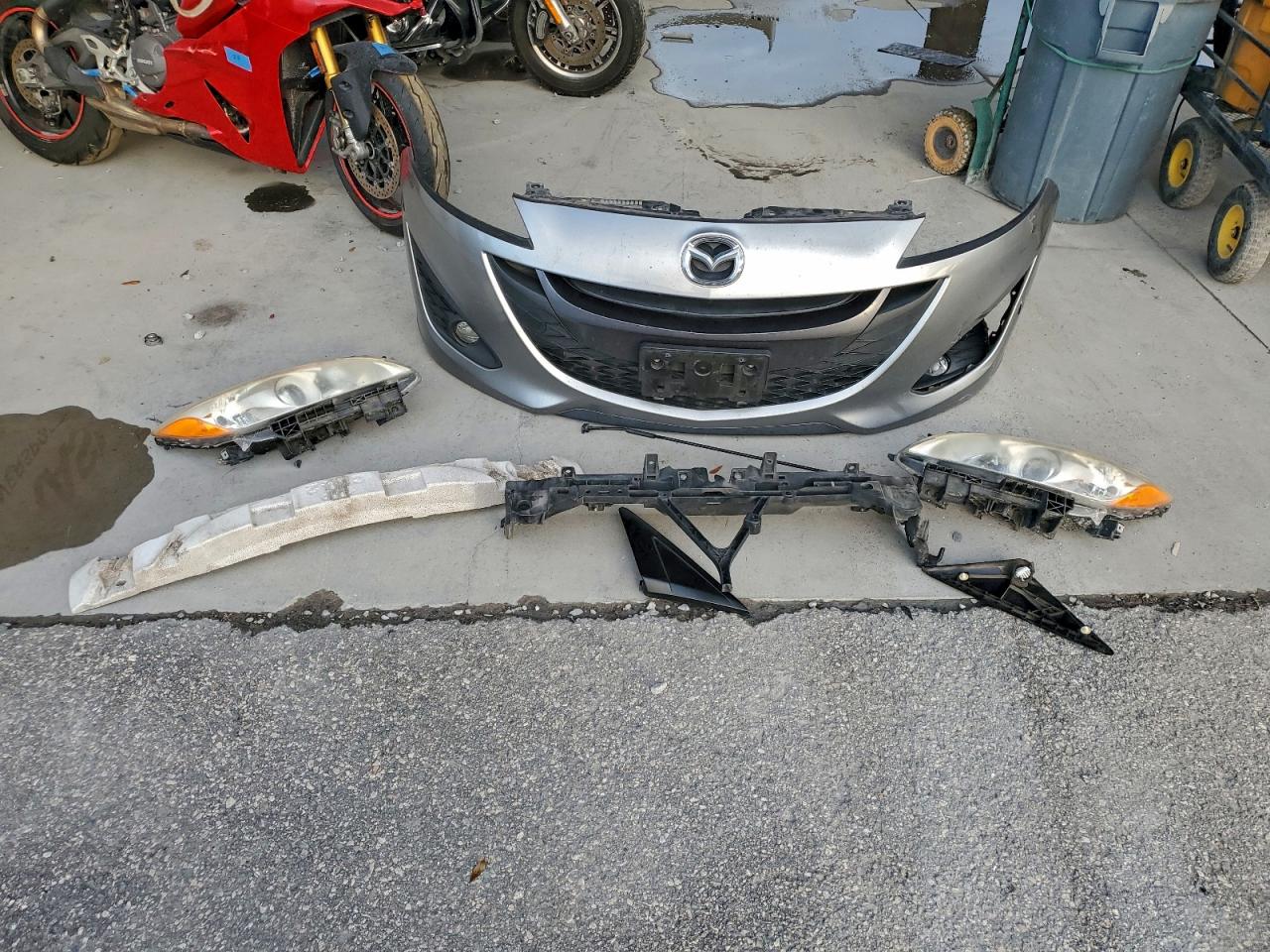 2013 Mazda 5 Silver vin: JM1CW2CL8D0153258