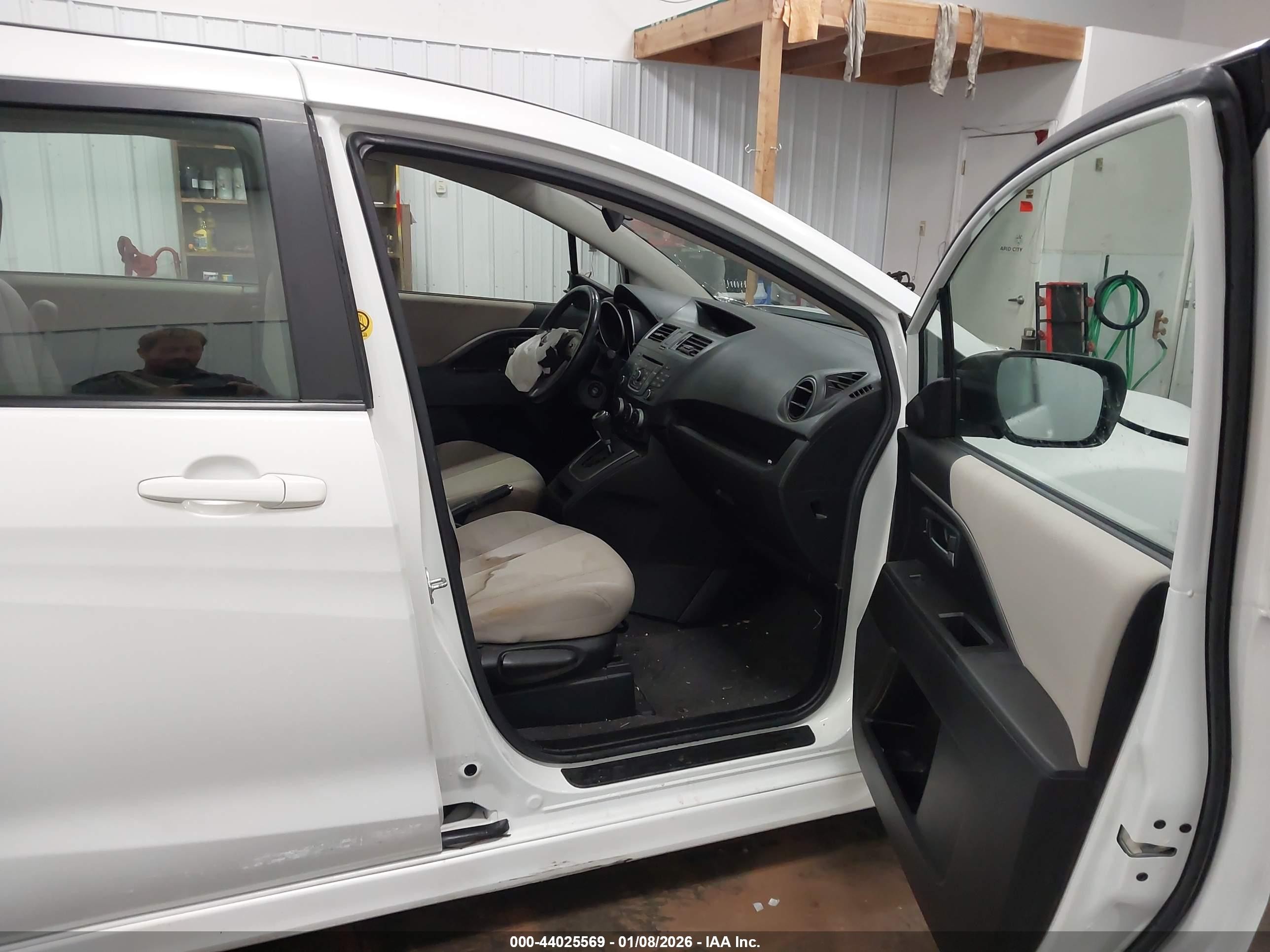 2014 Mazda Mazda5 Touring White vin: JM1CW2CL8E0173799