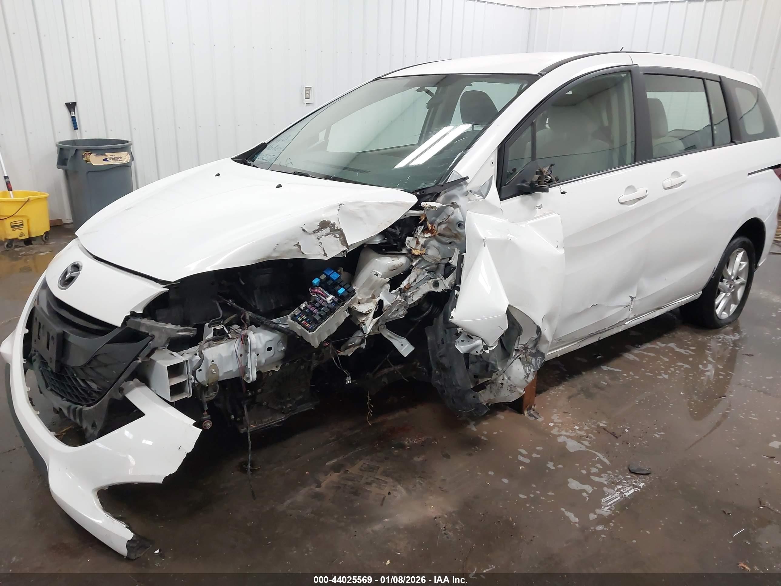 2014 Mazda Mazda5 Touring White vin: JM1CW2CL8E0173799