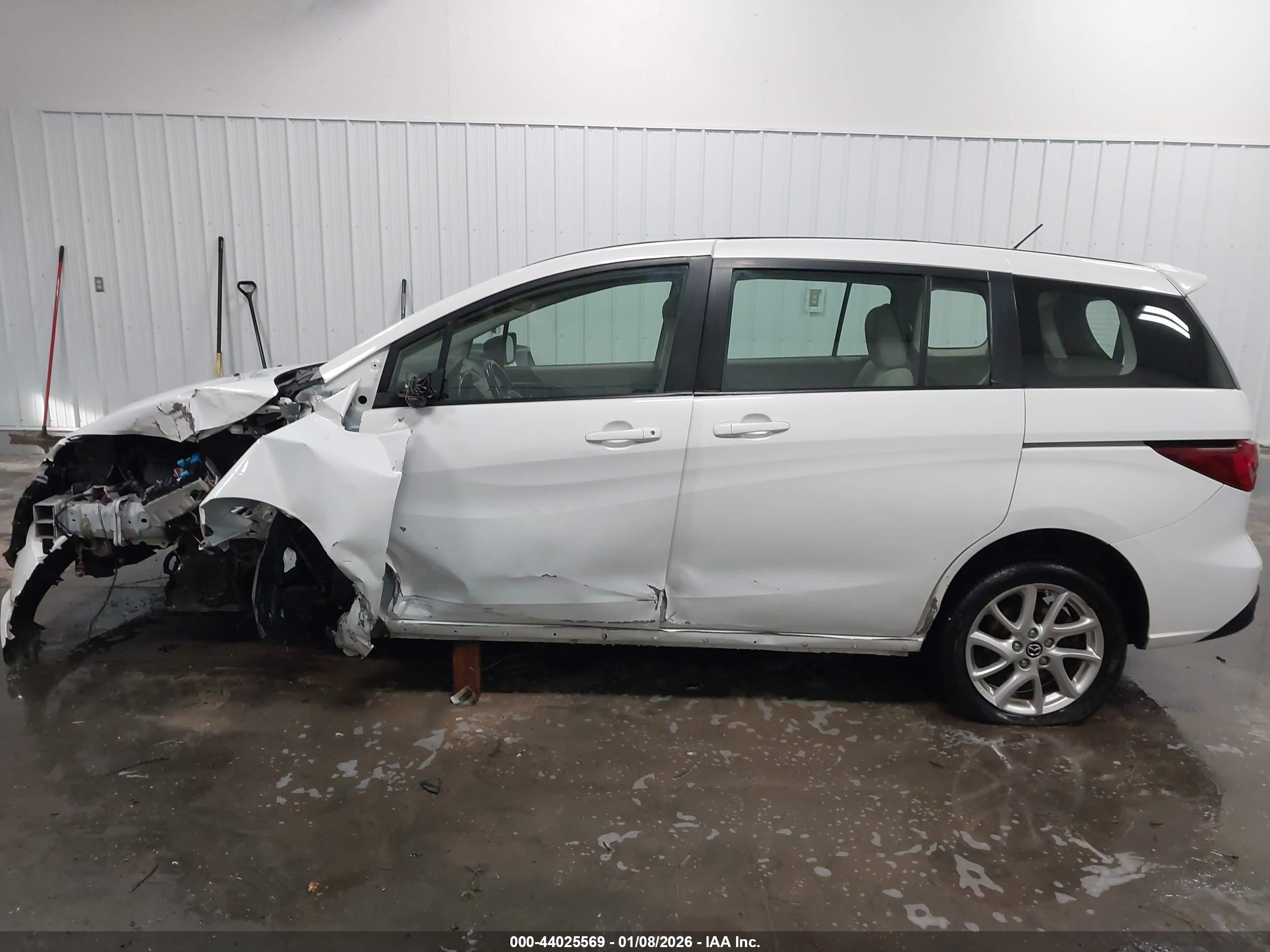 2014 Mazda Mazda5 Touring White vin: JM1CW2CL8E0173799