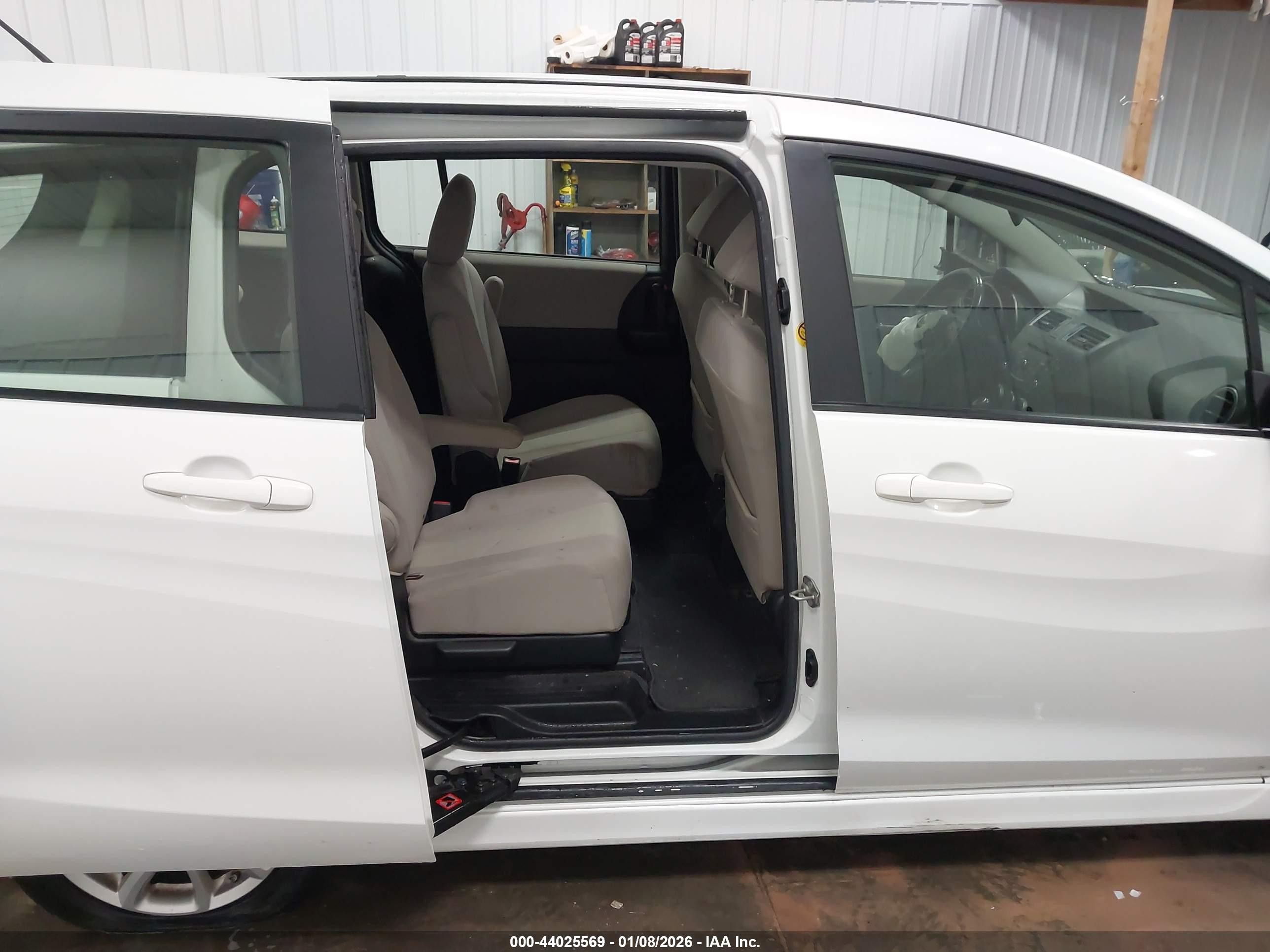 2014 Mazda Mazda5 Touring White vin: JM1CW2CL8E0173799