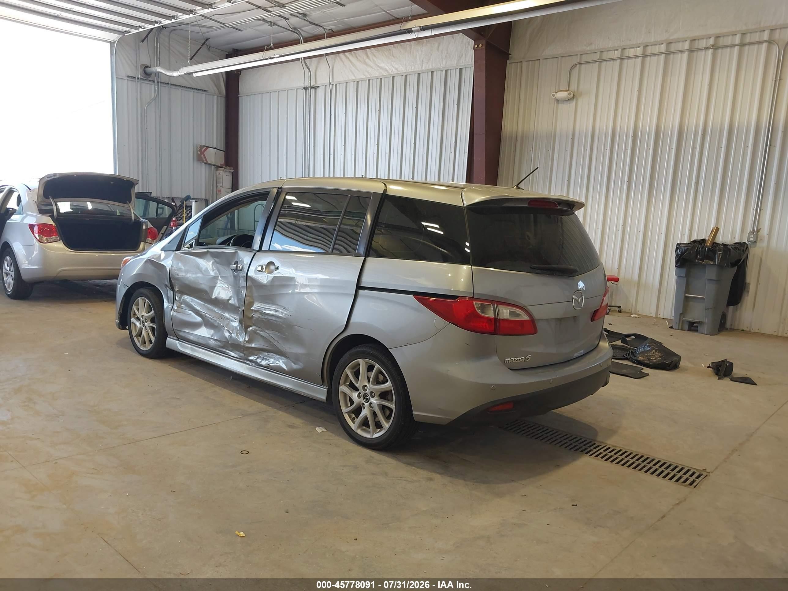 2013 Mazda Mazda5 Touring Silver vin: JM1CW2CLXD0153522
