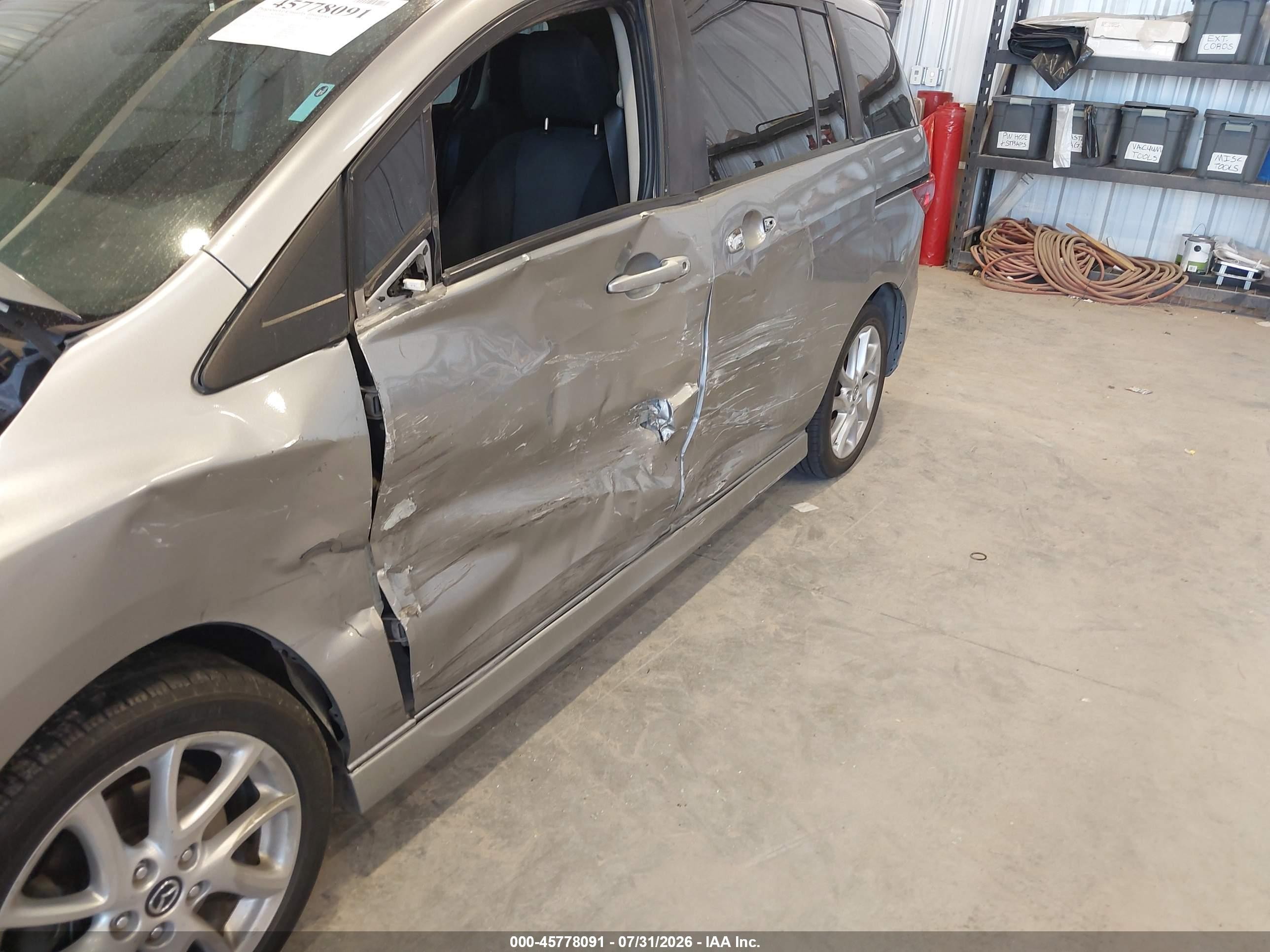 2013 Mazda Mazda5 Touring Silver vin: JM1CW2CLXD0153522