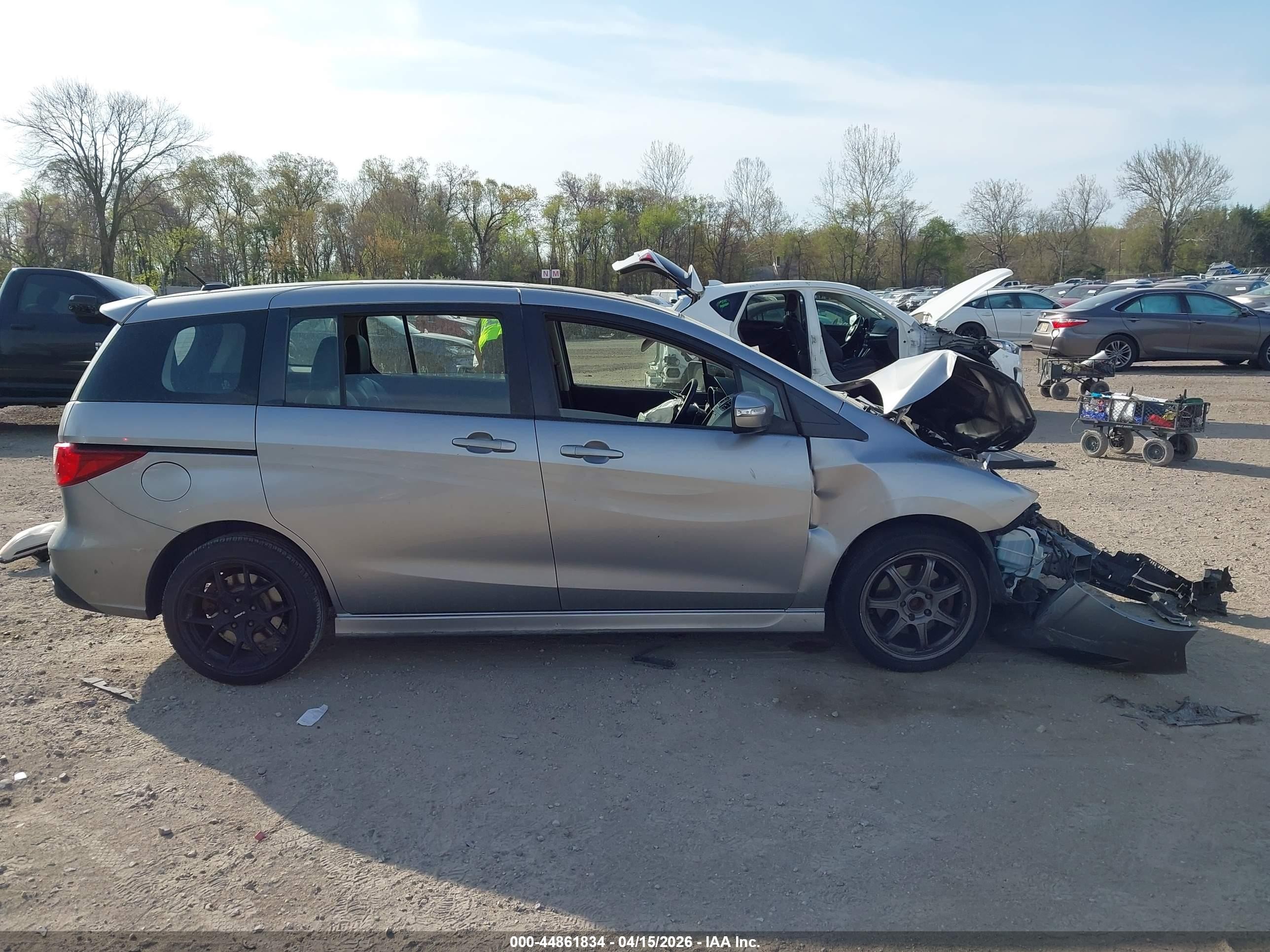 2014 Mazda Mazda5 Grand Touring Silver vin: JM1CW2DL5E0163245