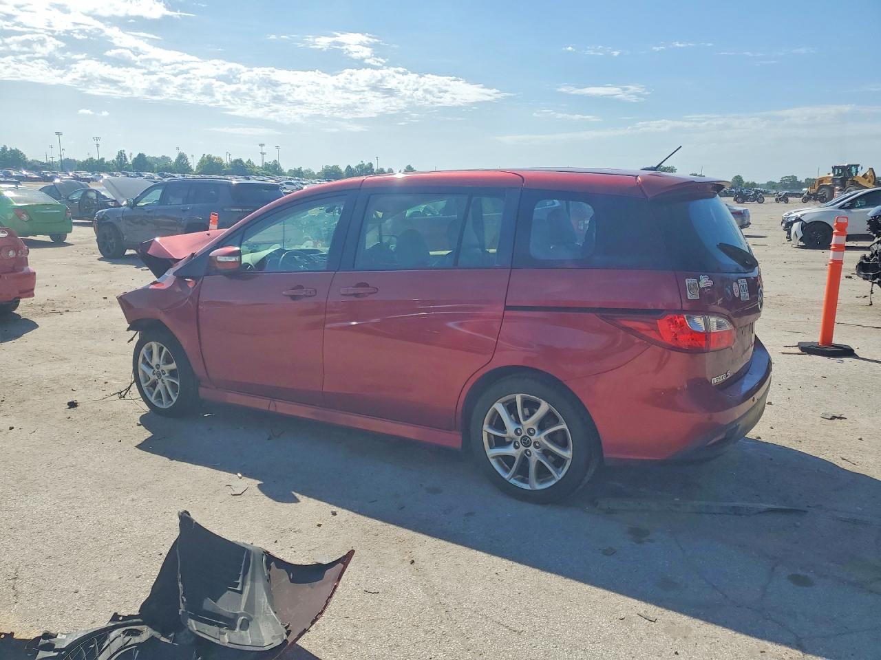 2014 Mazda 5 Grand Touring Red vin: JM1CW2DL5E0173208