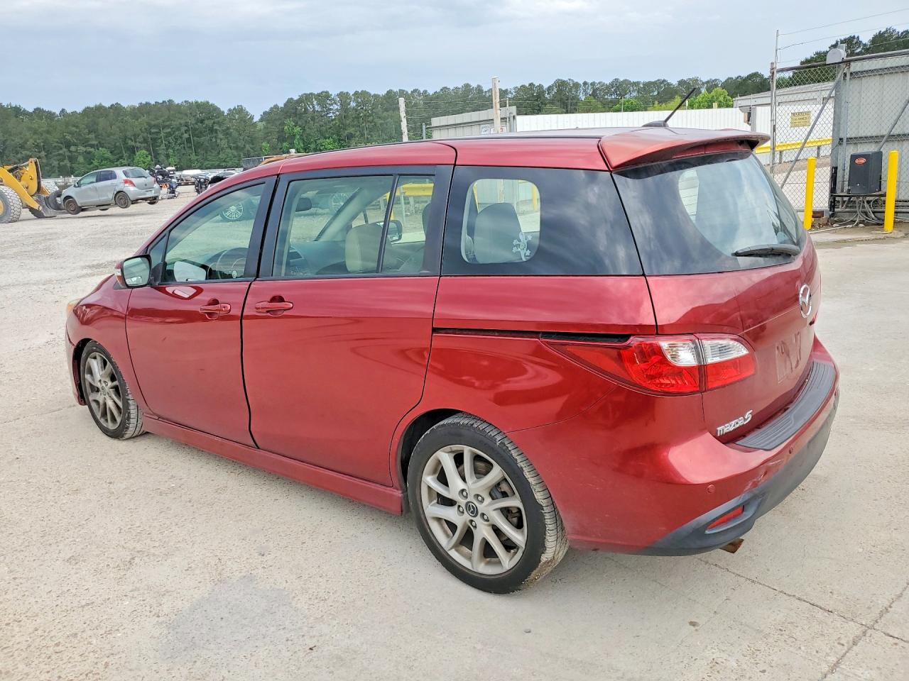 2015 Mazda 5 Grand Touring Red vin: JM1CW2DLXF0180334