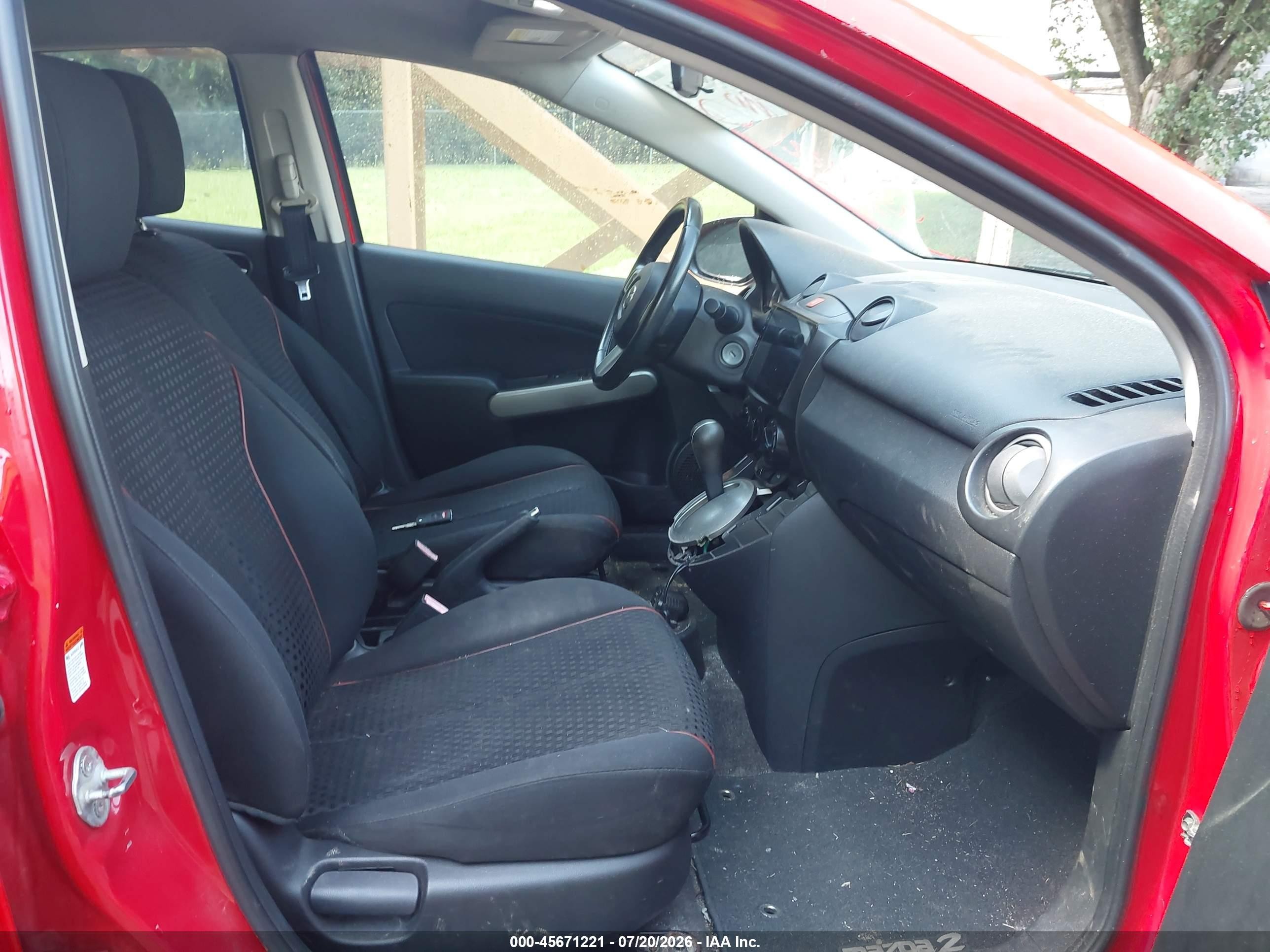 2011 Mazda Mazda2 Touring Red vin: JM1DE1HY0B0114036