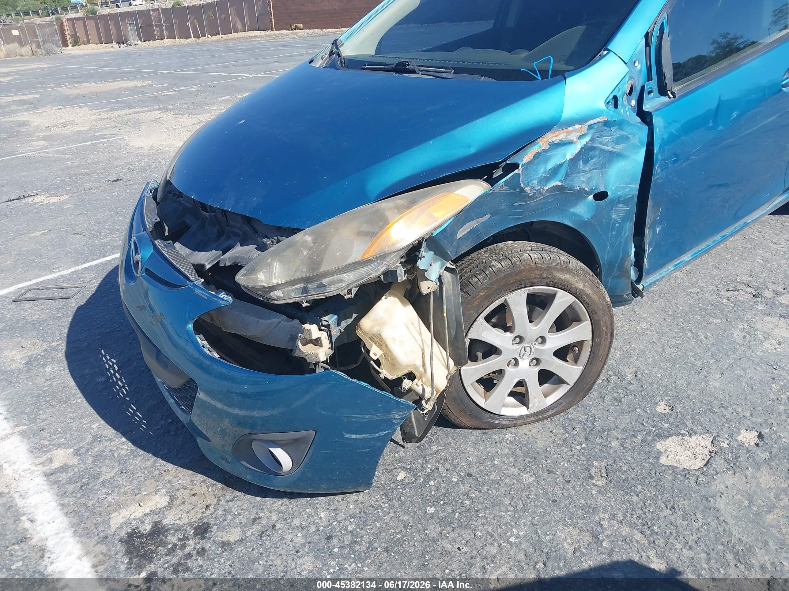 2011 Mazda Mazda2 Touring Blue vin: JM1DE1HY0B0131239