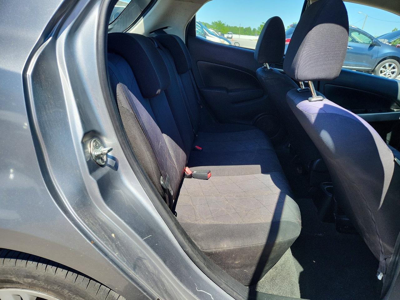 2011 Mazda Mazda 2 Silver vin: JM1DE1HY3B0122051