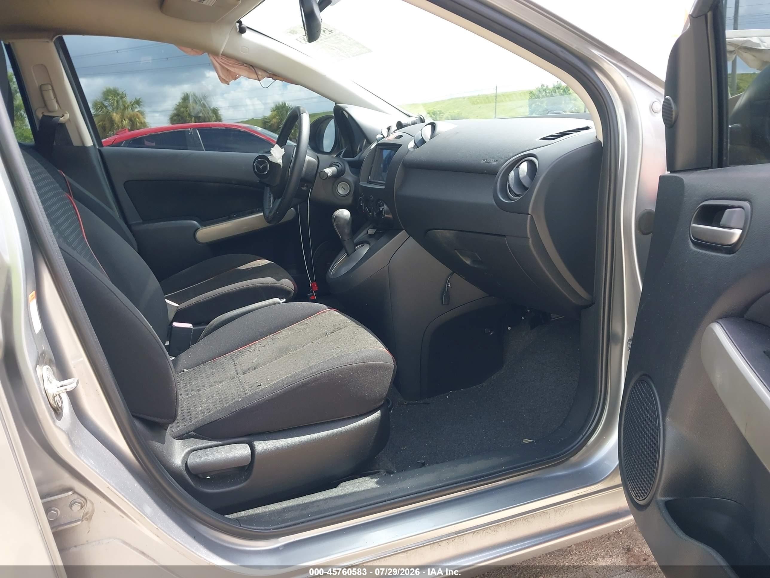 2011 Mazda Mazda2 Touring Silver vin: JM1DE1HY4B0110412