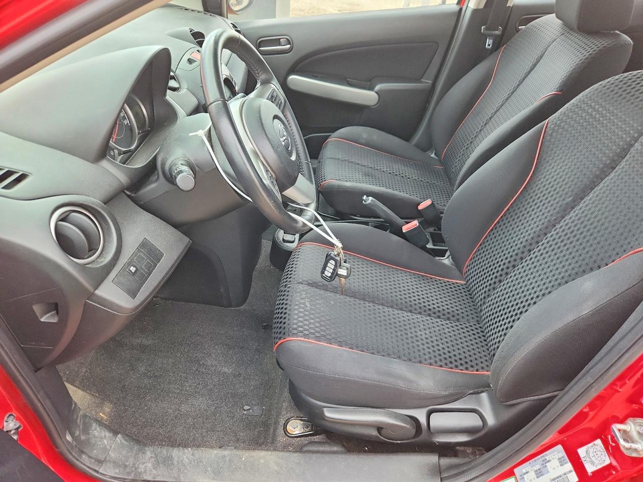 2011 Mazda Mazda2 Красный vin: JM1DE1HY4B0113102