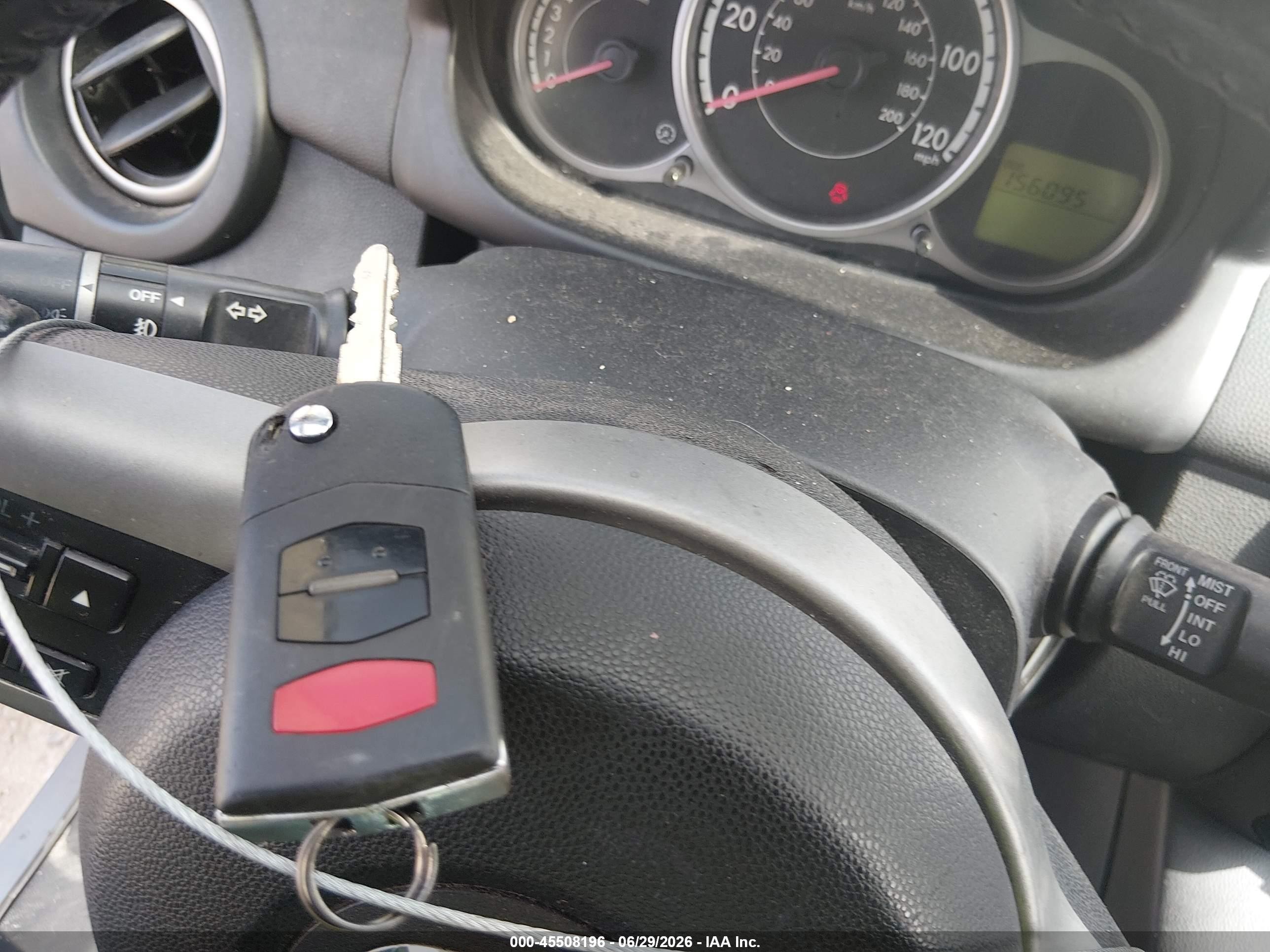 2011 Mazda Mazda2 Touring Silver vin: JM1DE1HY4B0113715