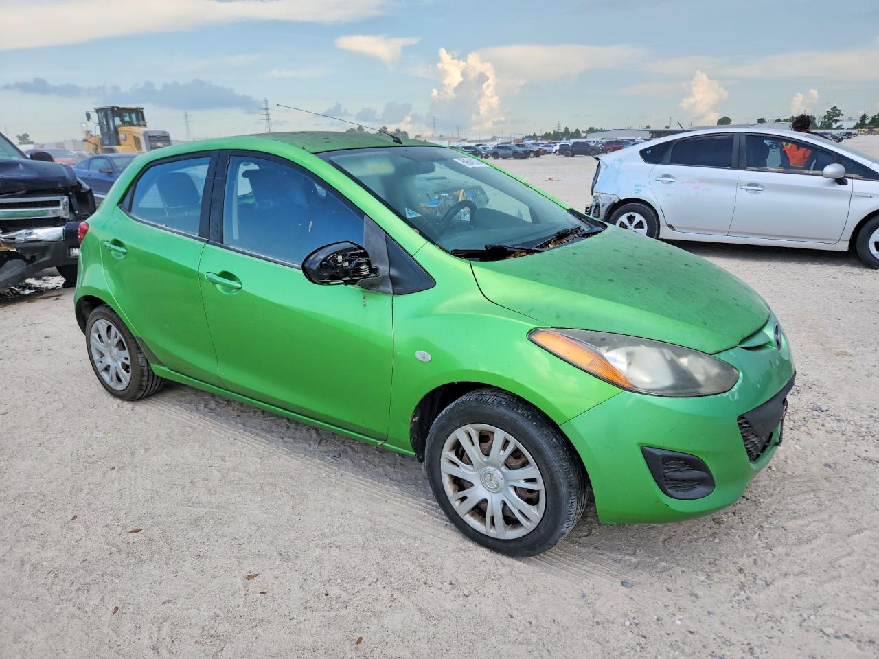 2011 Mazda Mazda2 Зеленый vin: JM1DE1HY8B0110252