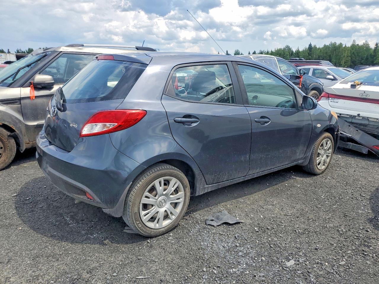 2011 Mazda Mazda2 Blue vin: JM1DE1HY9B0102743