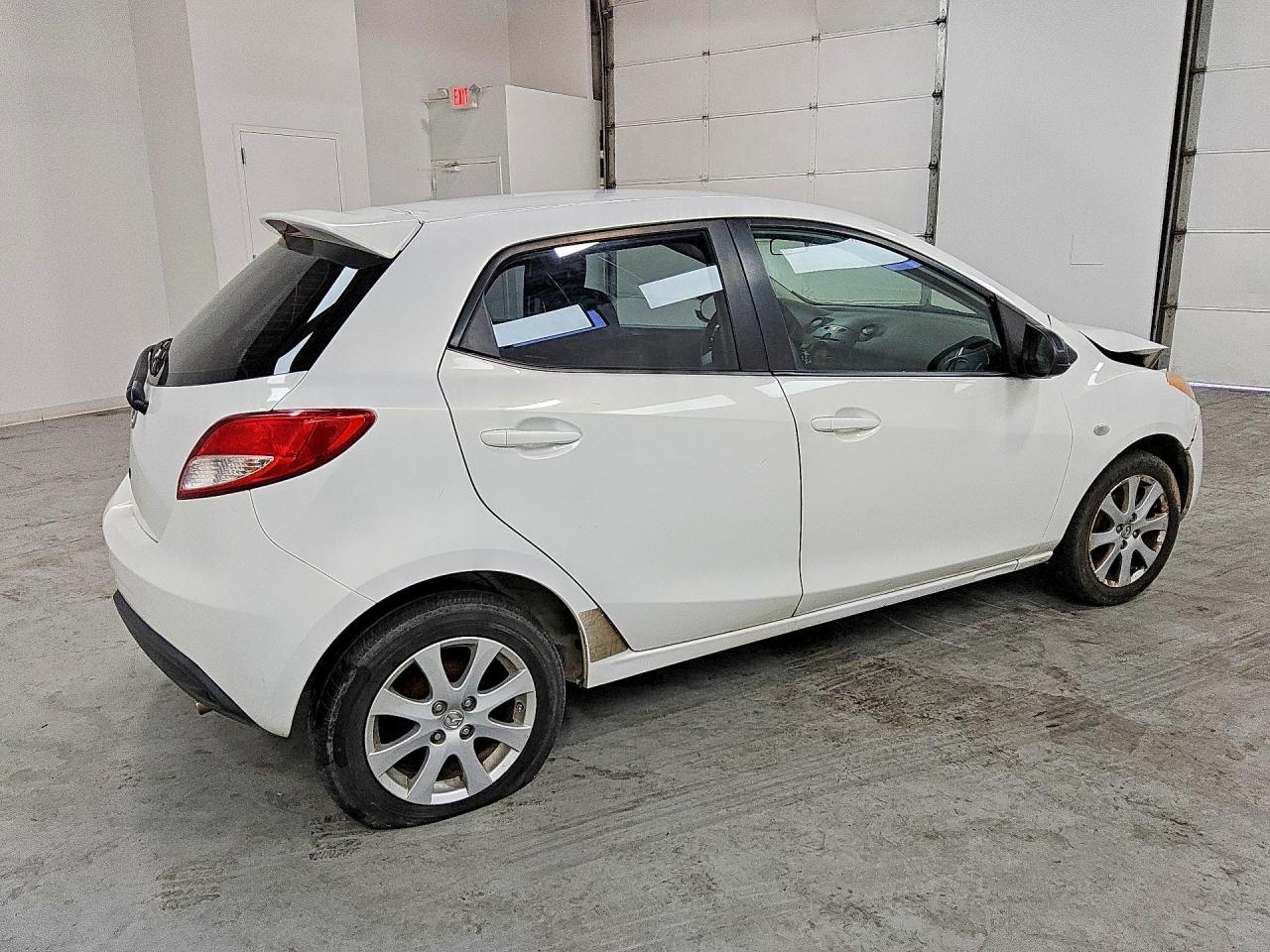 2011 Mazda Mazda2 White vin: JM1DE1HY9B0102998