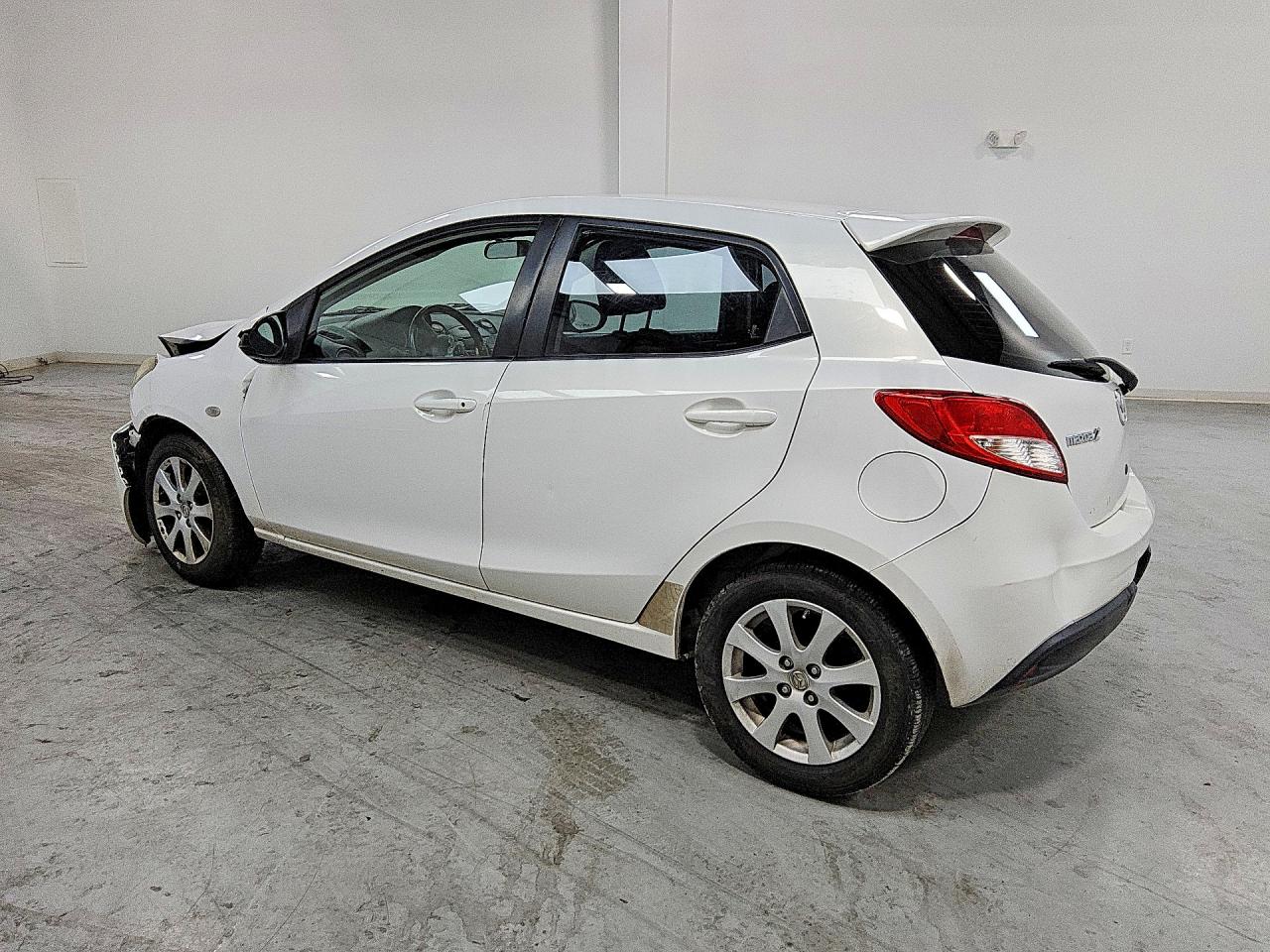 2011 Mazda Mazda2 White vin: JM1DE1HY9B0102998