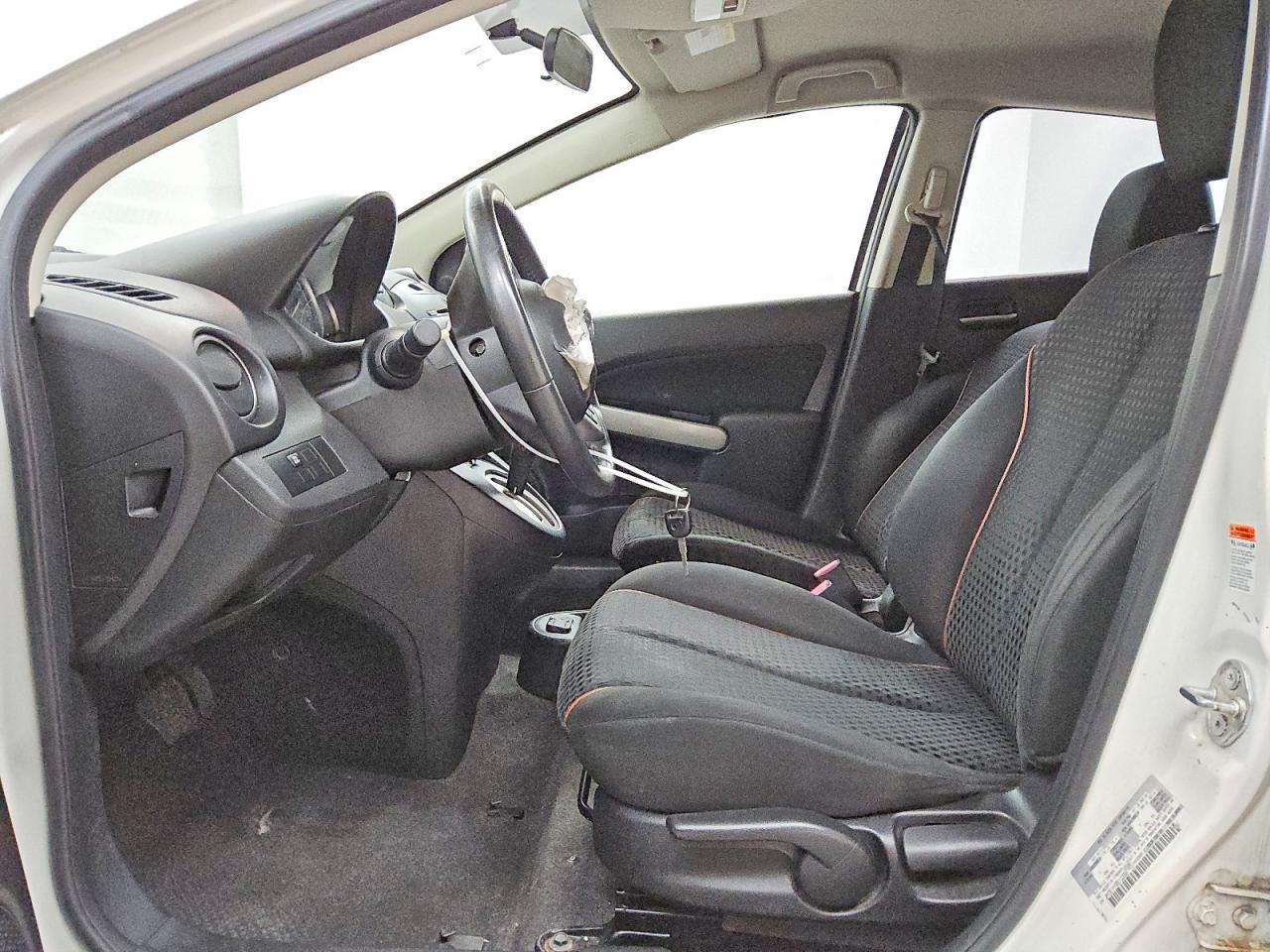 2011 Mazda Mazda2 White vin: JM1DE1HY9B0102998