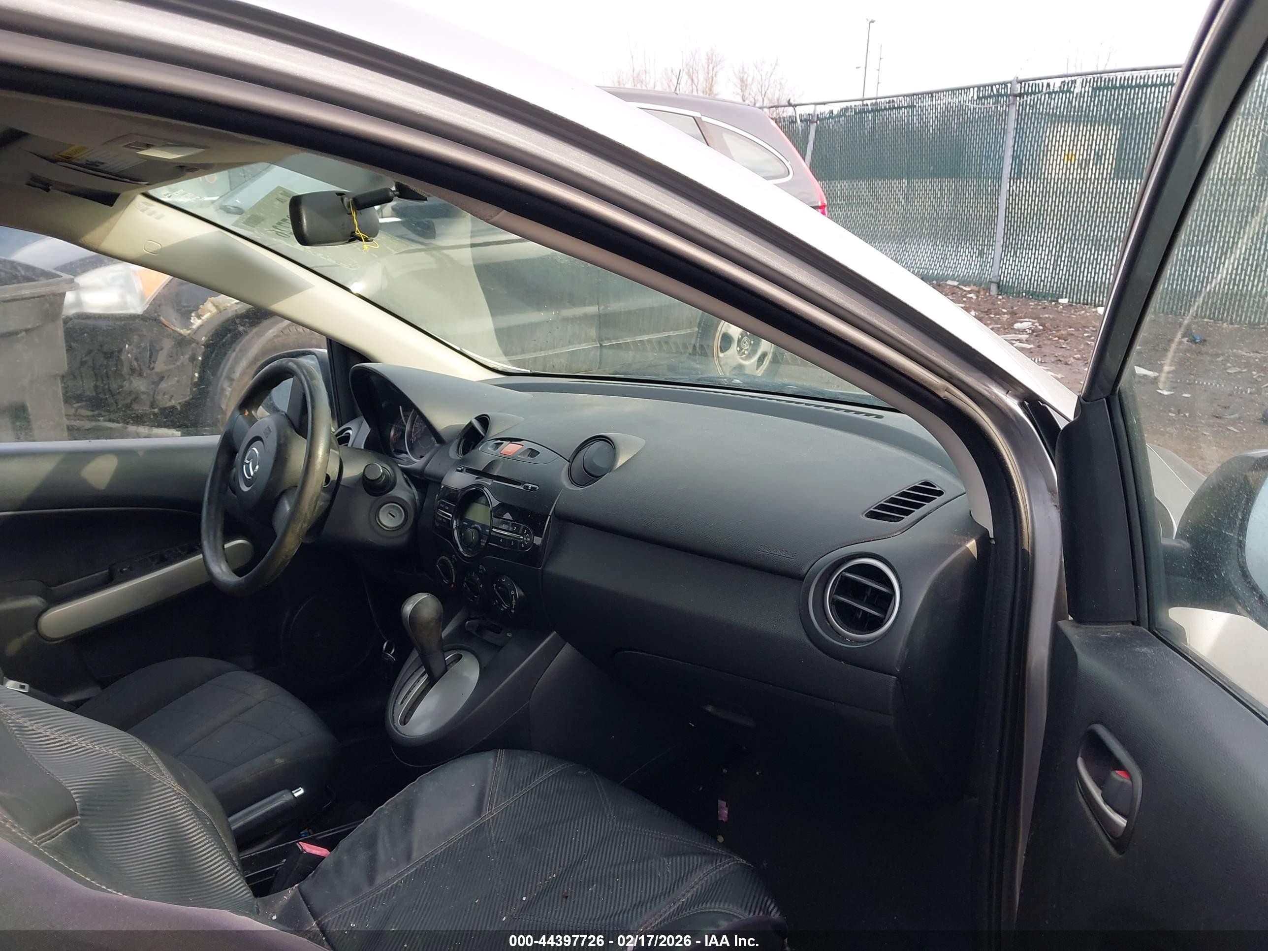 2011 Mazda Mazda2 Sport Gray vin: JM1DE1HY9B0120367